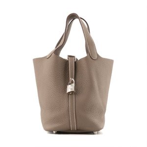 HERMÈS - Sac à main Picotin 18 Hermès en cuir clémence gris étoupe