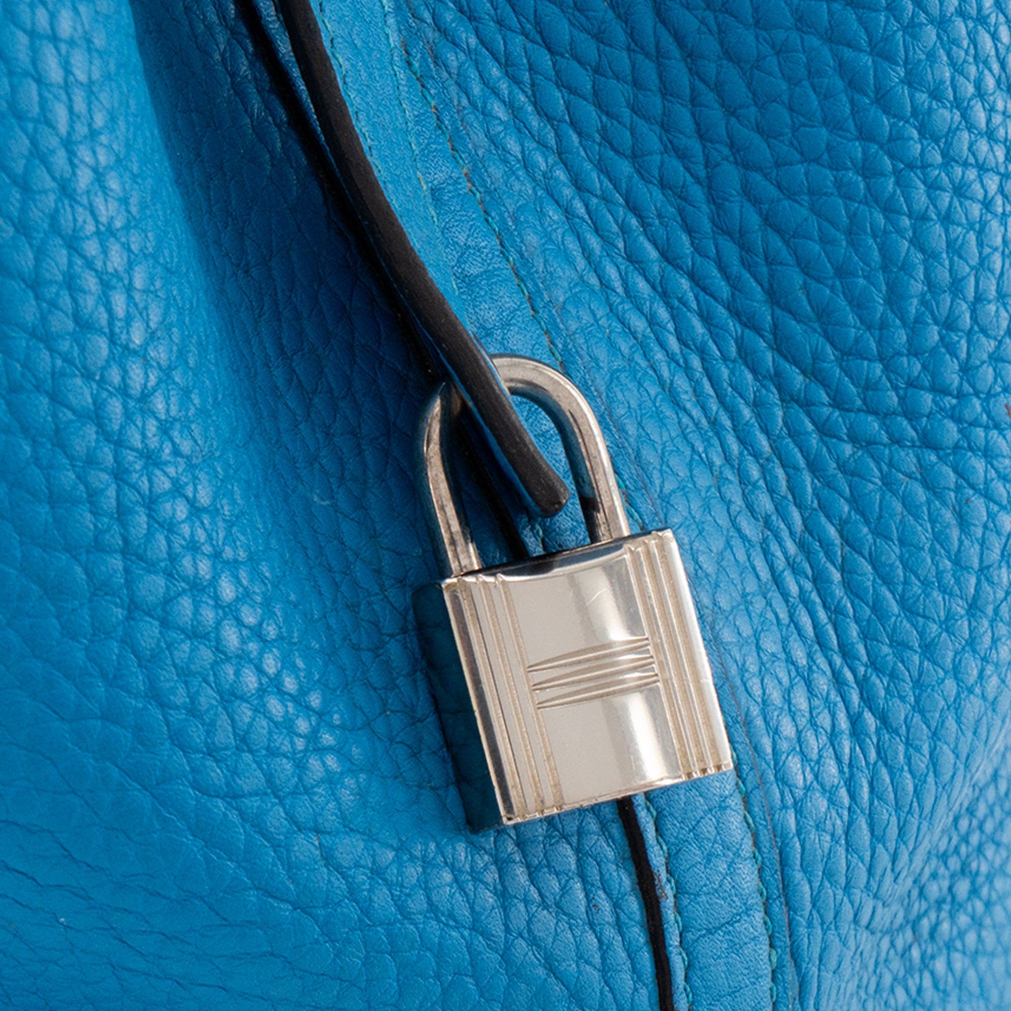 HERMÈS - Sac à main Picotin 22 Hermès en cuir taurillon clémence bleu zanzibar