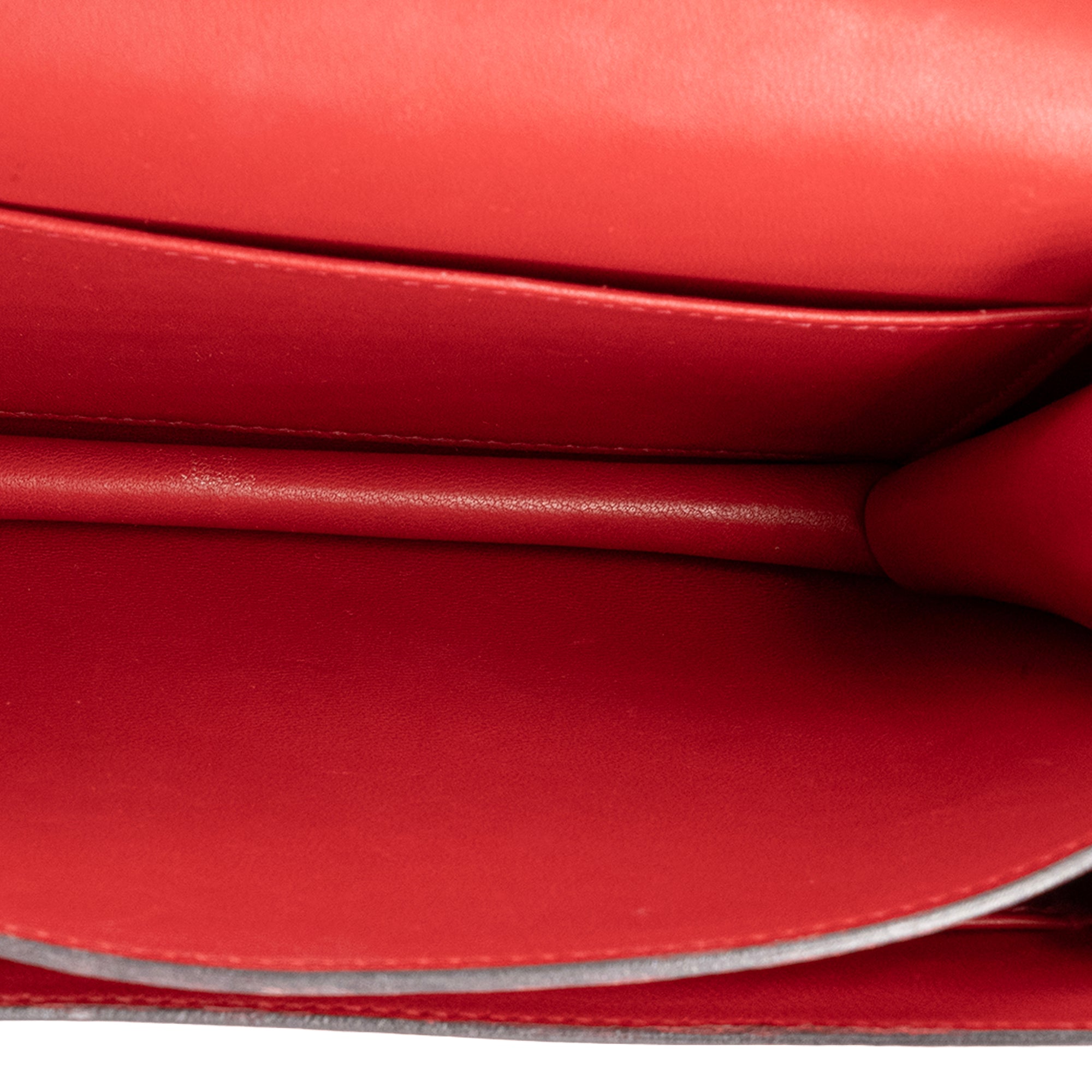 HERMÈS - Sac à bandoulière Constance 18 Hermès en cuir epsom rouge