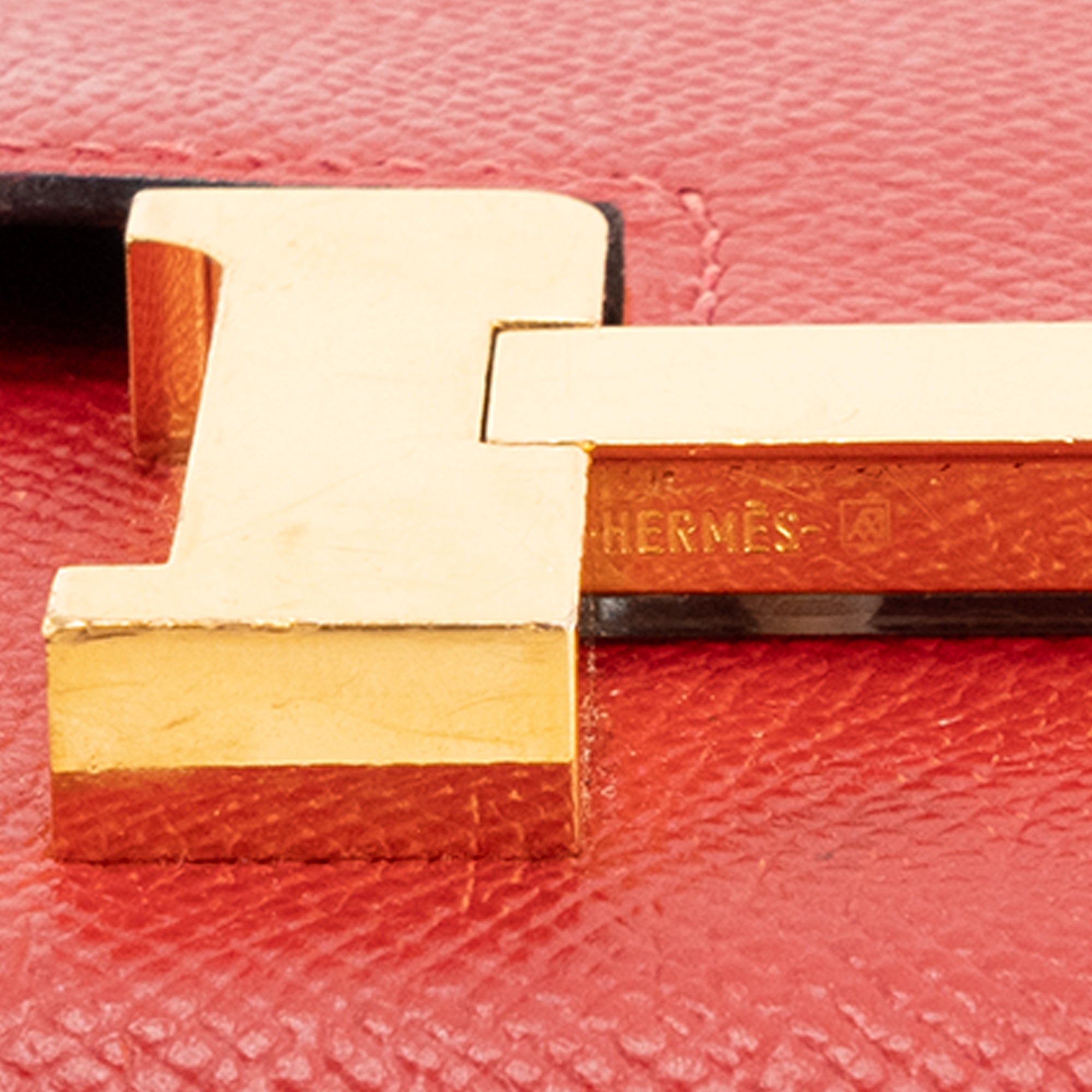 HERMÈS - Sac à bandoulière Constance 18 Hermès en cuir epsom rouge