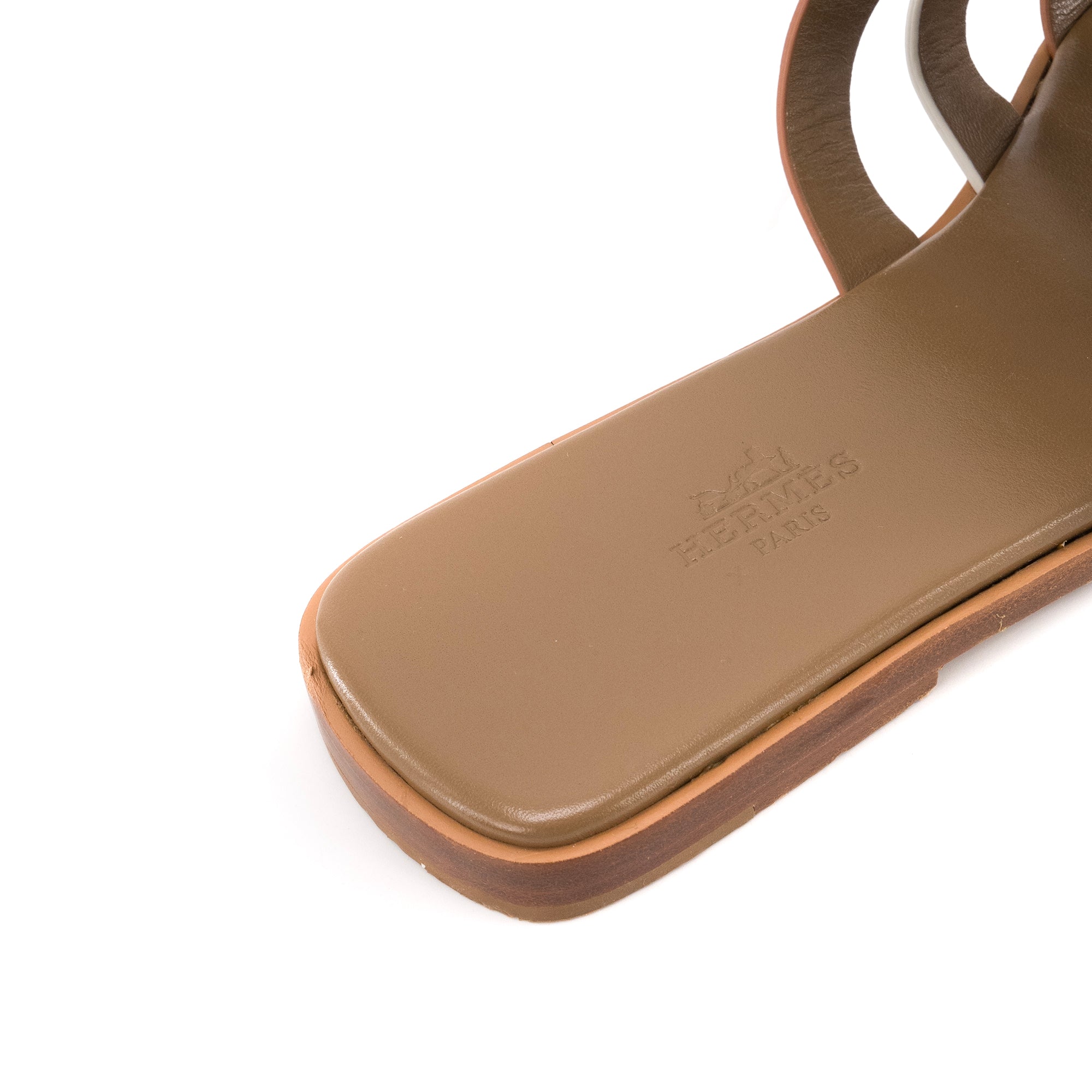 HERMÈS - Sandales Amore Hermès en cuir marron et blanc (T39)