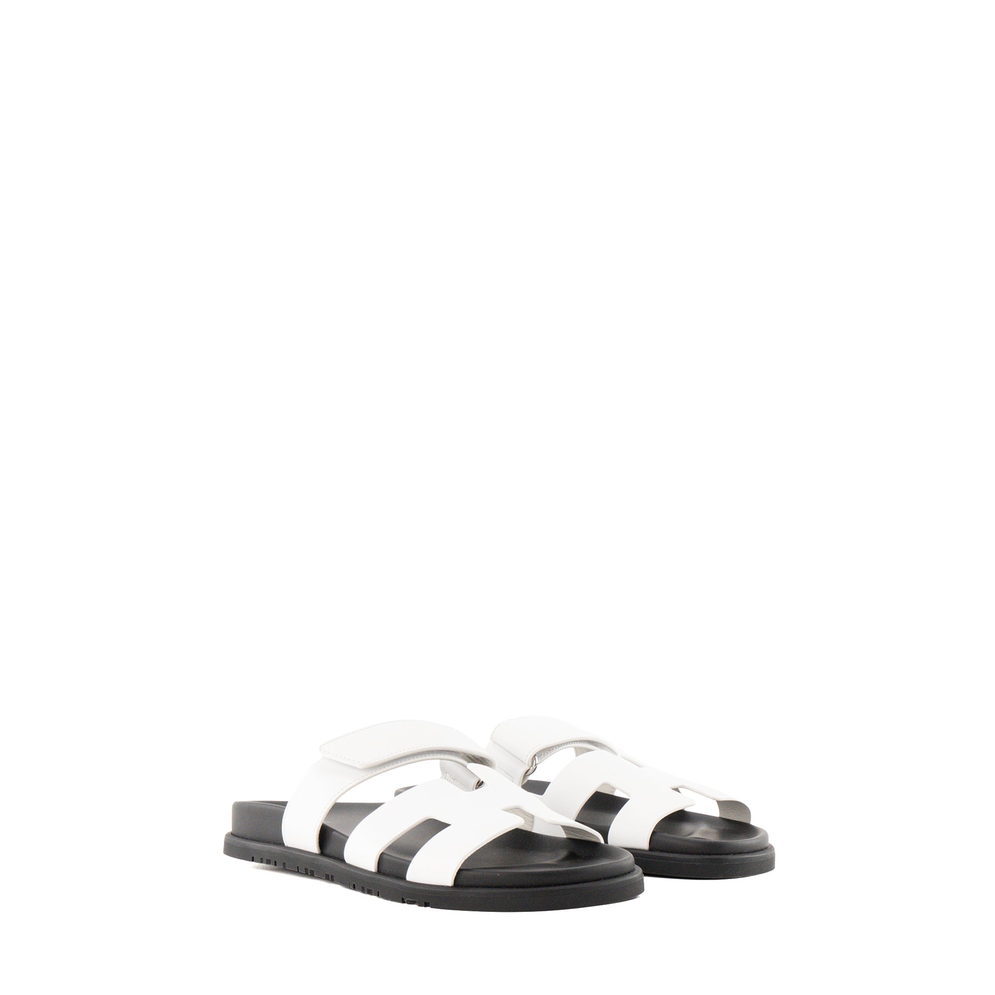 HERMÈS - Sandales Chypre Hermès en cuir blanc (T38)