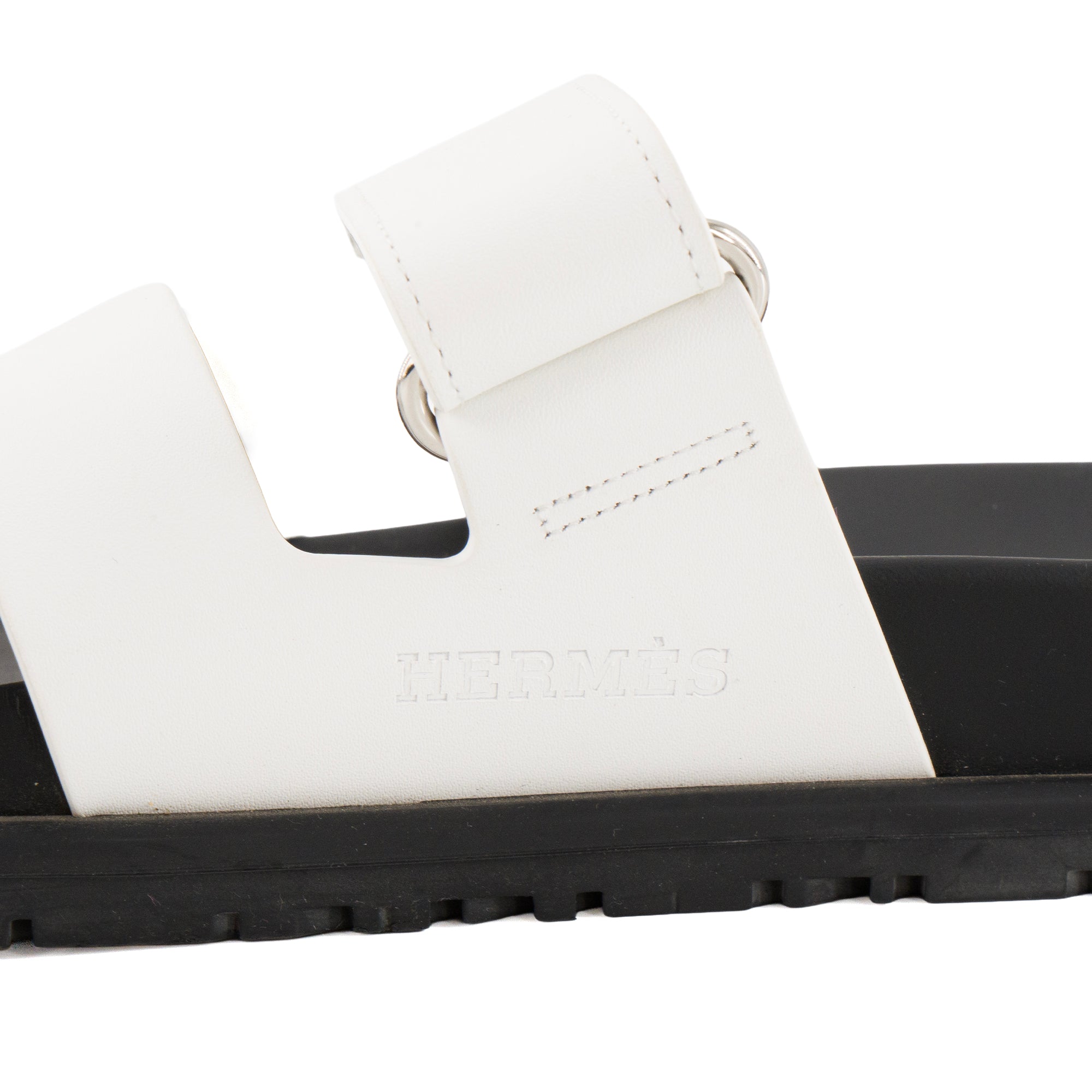 HERMÈS - Sandales Chypre Hermès en cuir lisse blanc (T36,5)