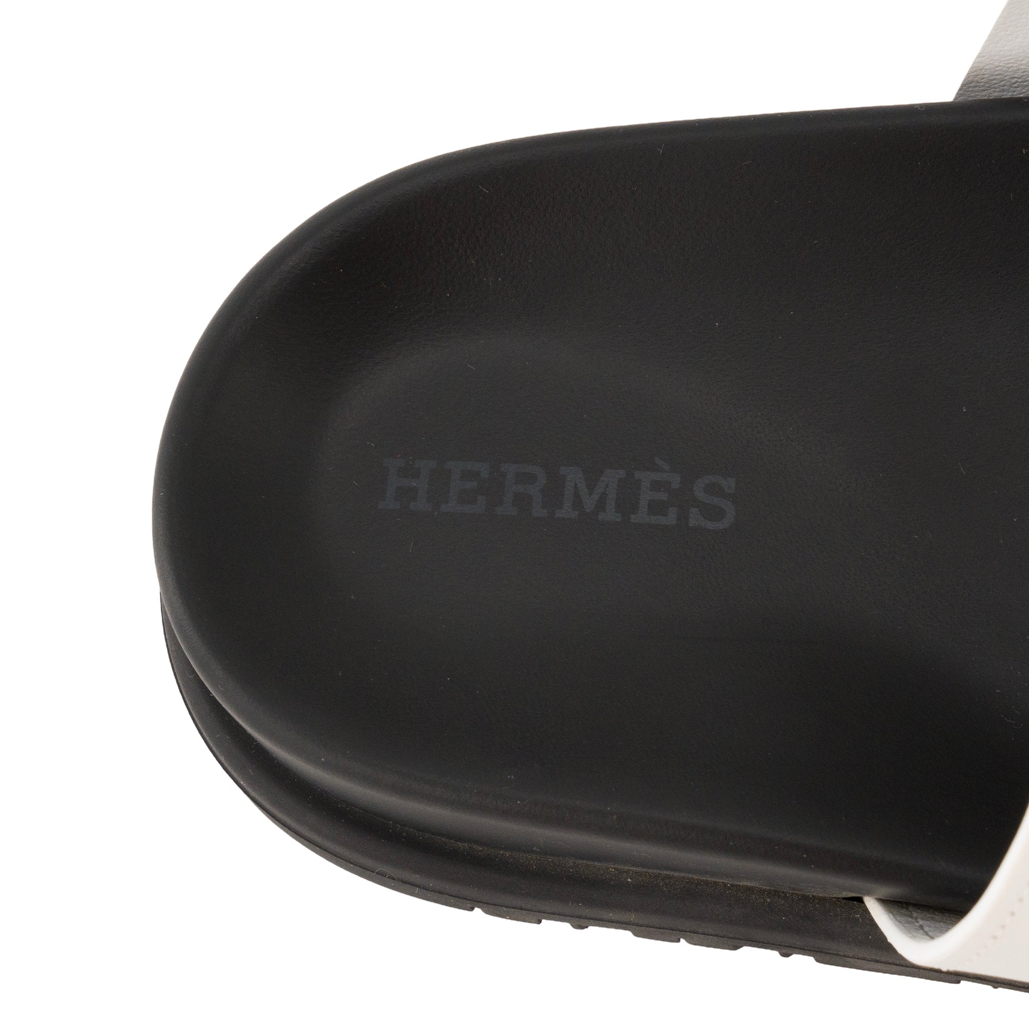 HERMÈS - Sandales Chypre Hermès en cuir lisse blanc (T36,5)