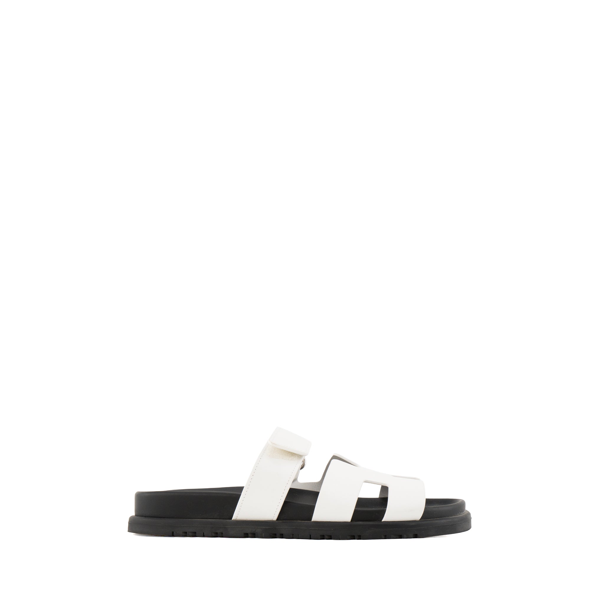 HERMÈS - Sandales Chypre Hermès en cuir lisse blanc (T36,5)