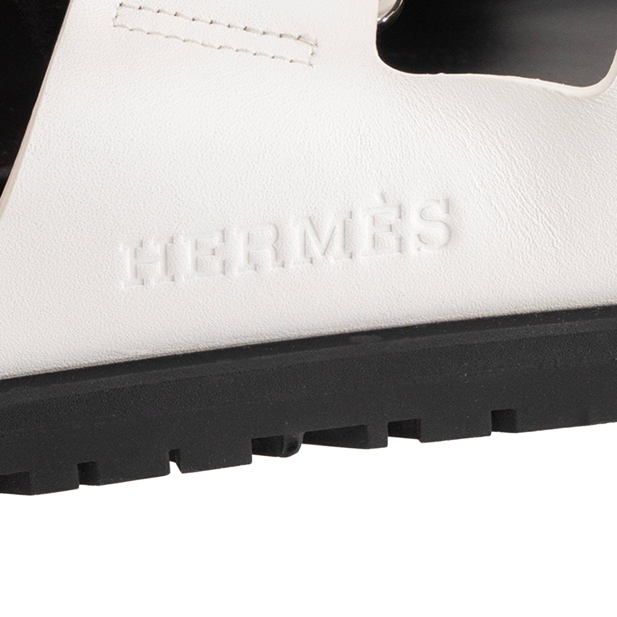 HERMÈS - Sandales Chypre Hermès en cuir lisse blanc (T40)