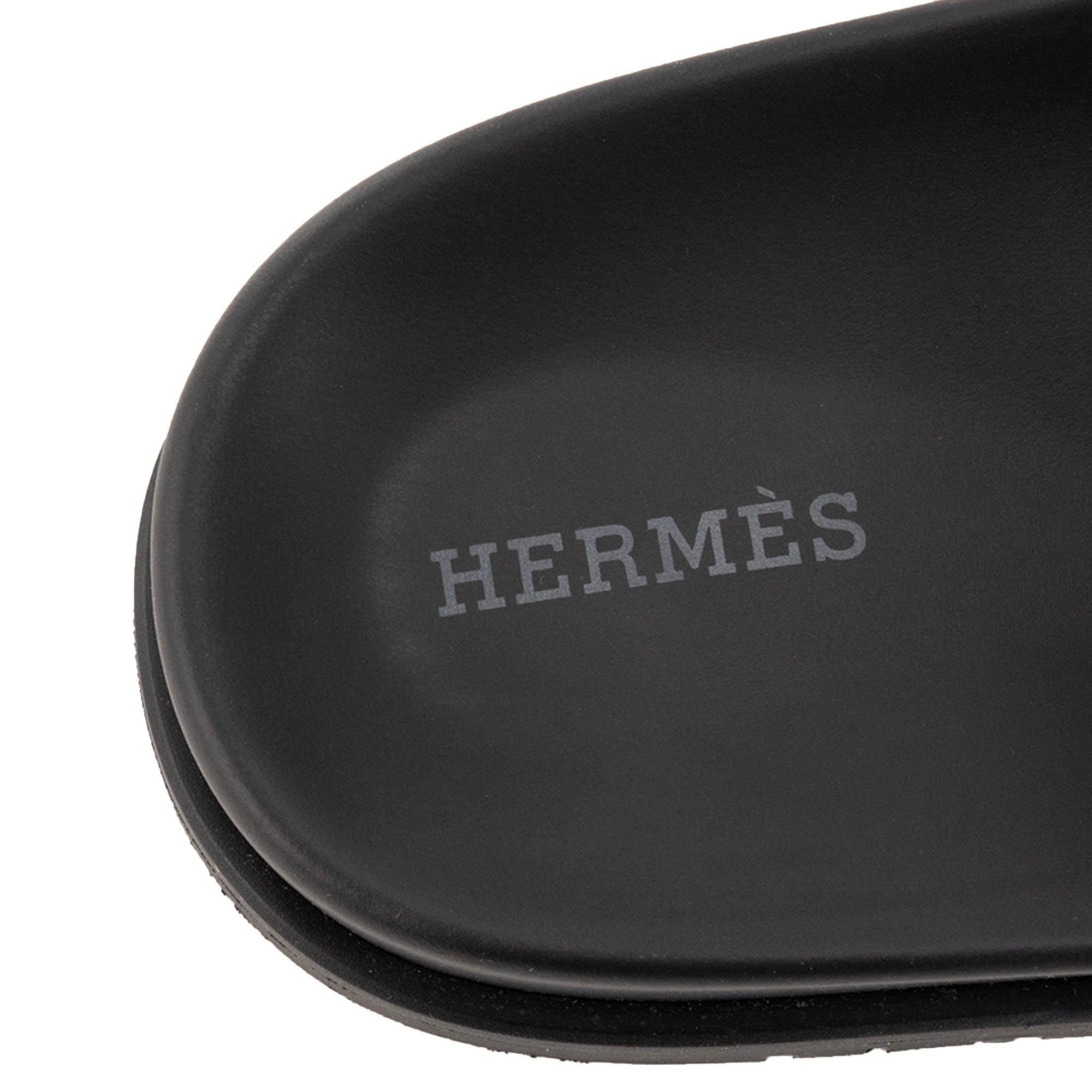 HERMÈS - Sandales Chypre Hermès en cuir lisse blanc (T40)