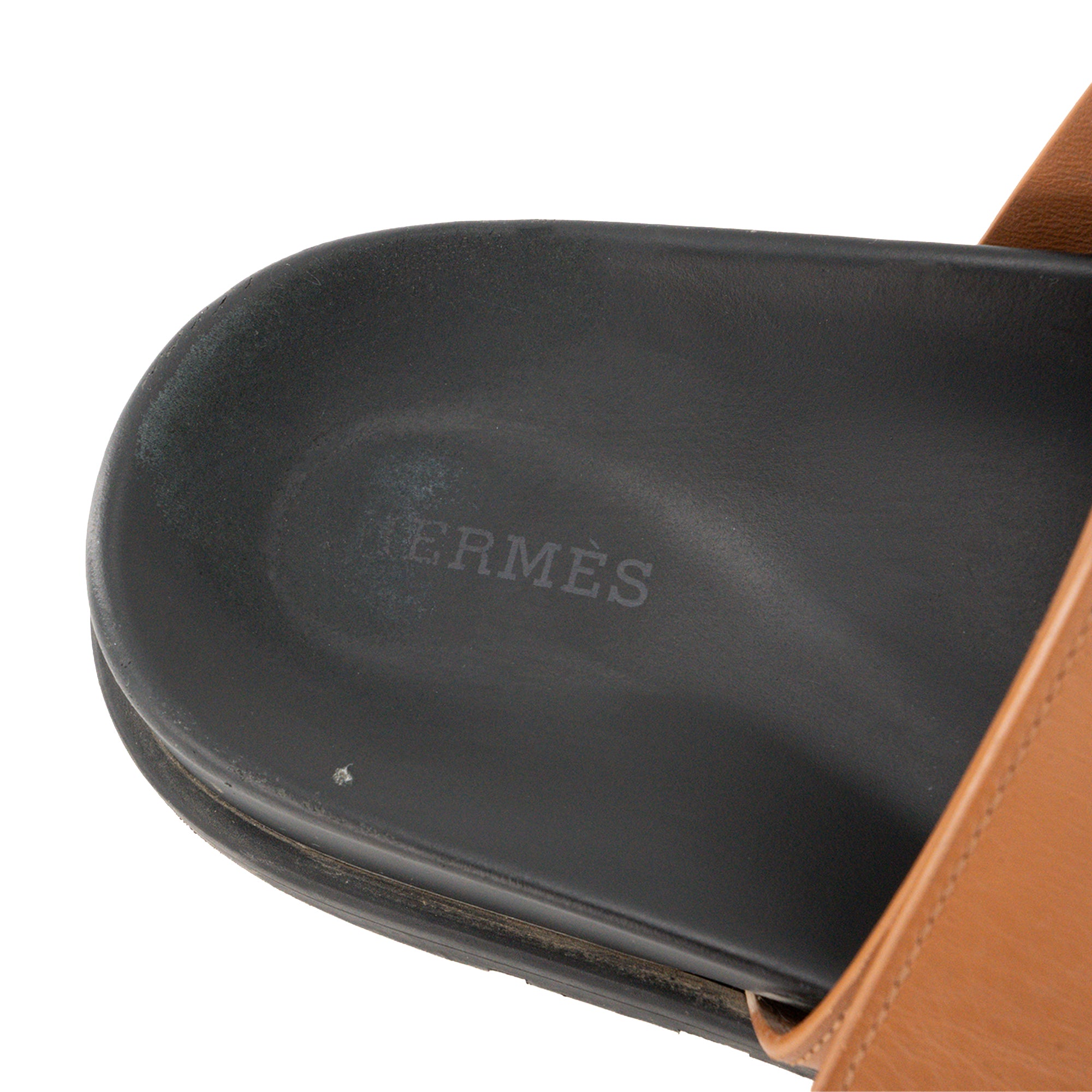 HERMÈS - Sandales Chypre Hermès en cuir lisse marron gold (T41)