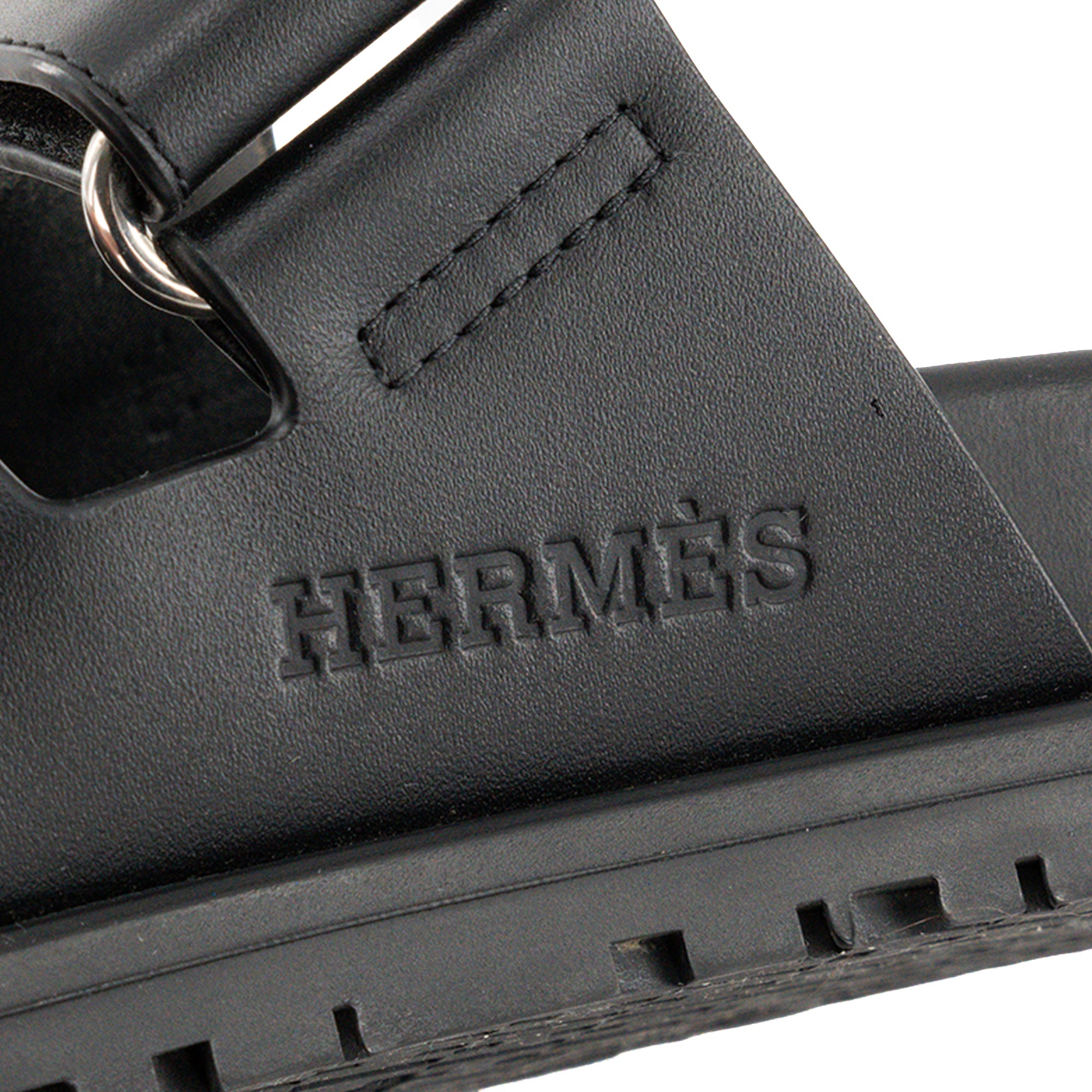 HERMÈS - Sandales Chypre Hermès en cuir lisse noir (T34,5)