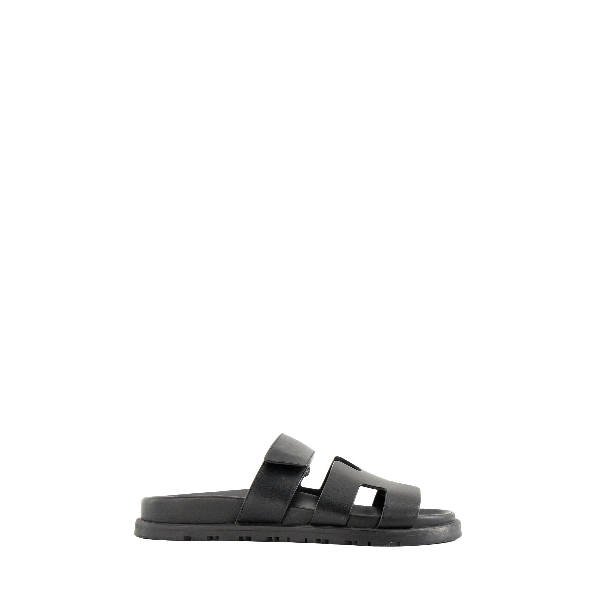 HERMÈS - Sandales Chypre Hermès en cuir lisse noir (T34,5)