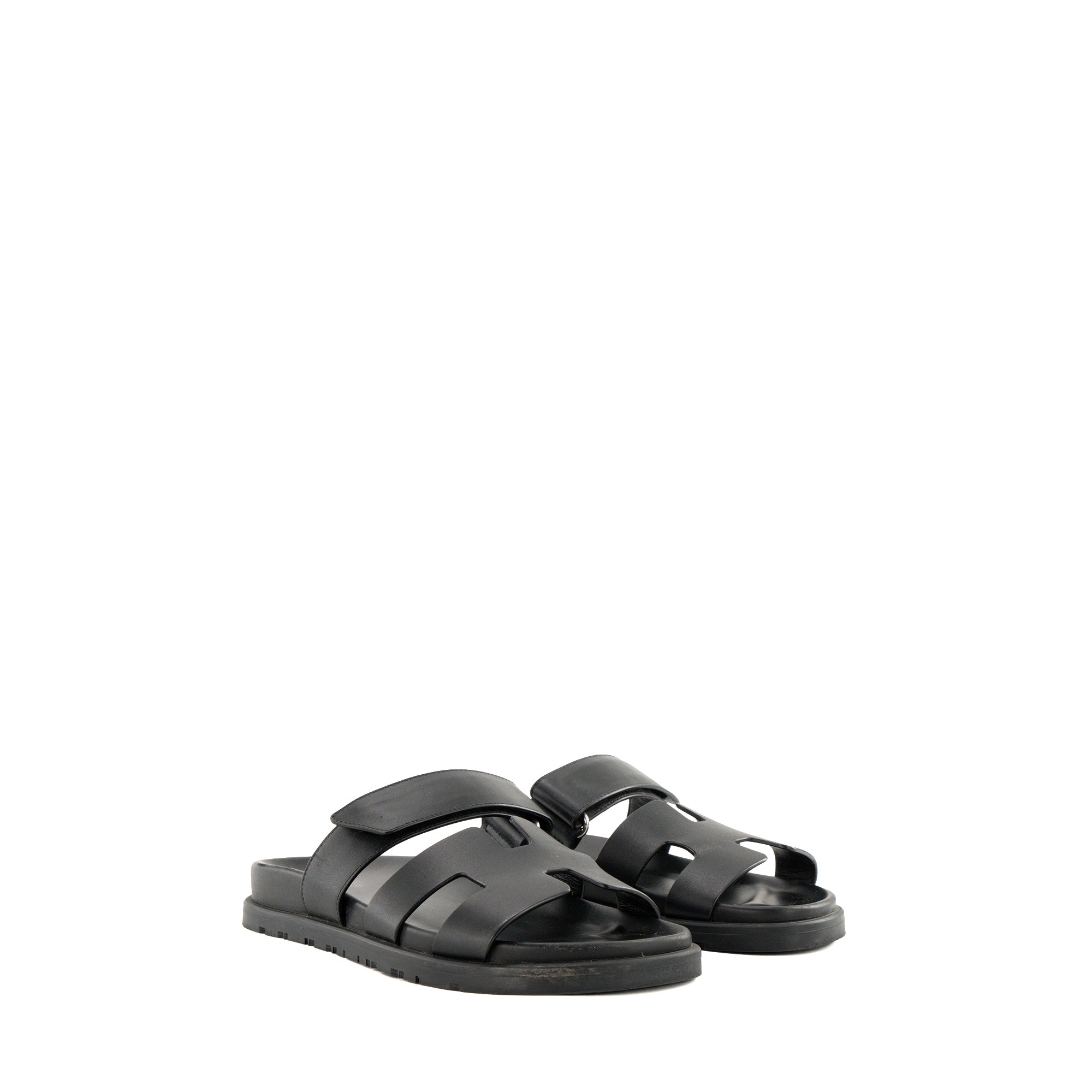 HERMÈS - Sandales Chypre Hermès en cuir lisse noir (T34,5)