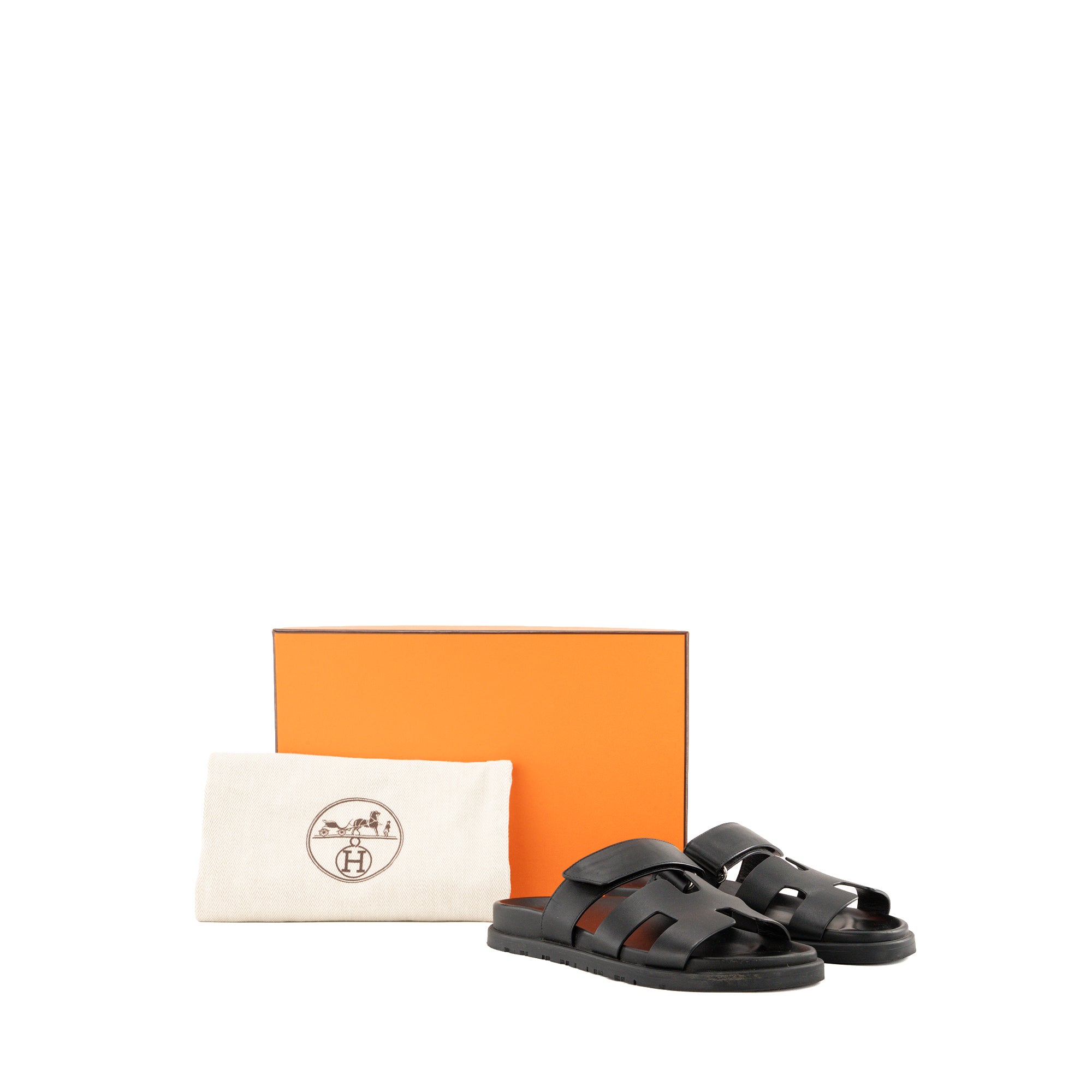 HERMÈS - Sandales Chypre Hermès en cuir lisse noir (T34,5)