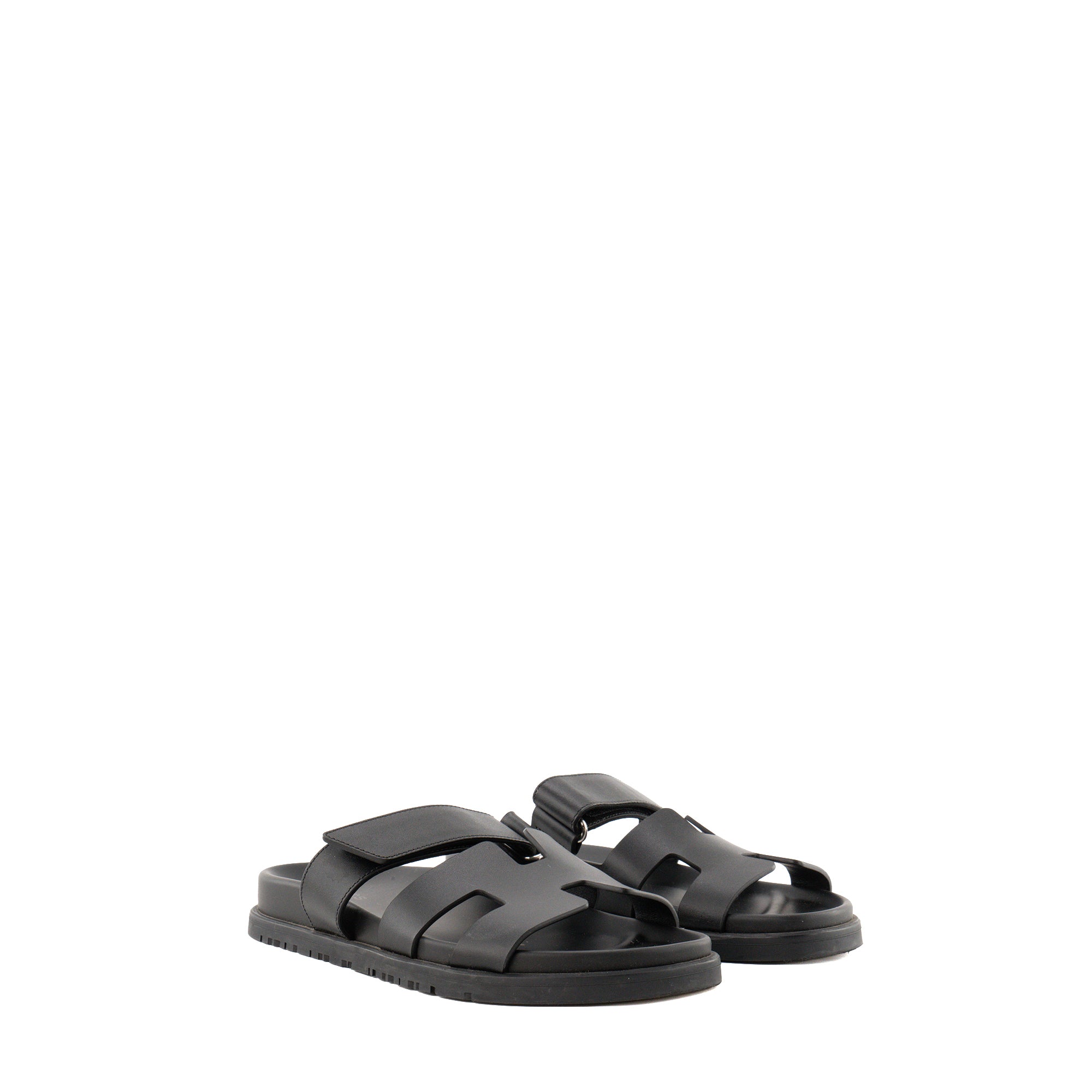 HERMÈS - Sandales Chypre Hermès en cuir lisse noir (T36)