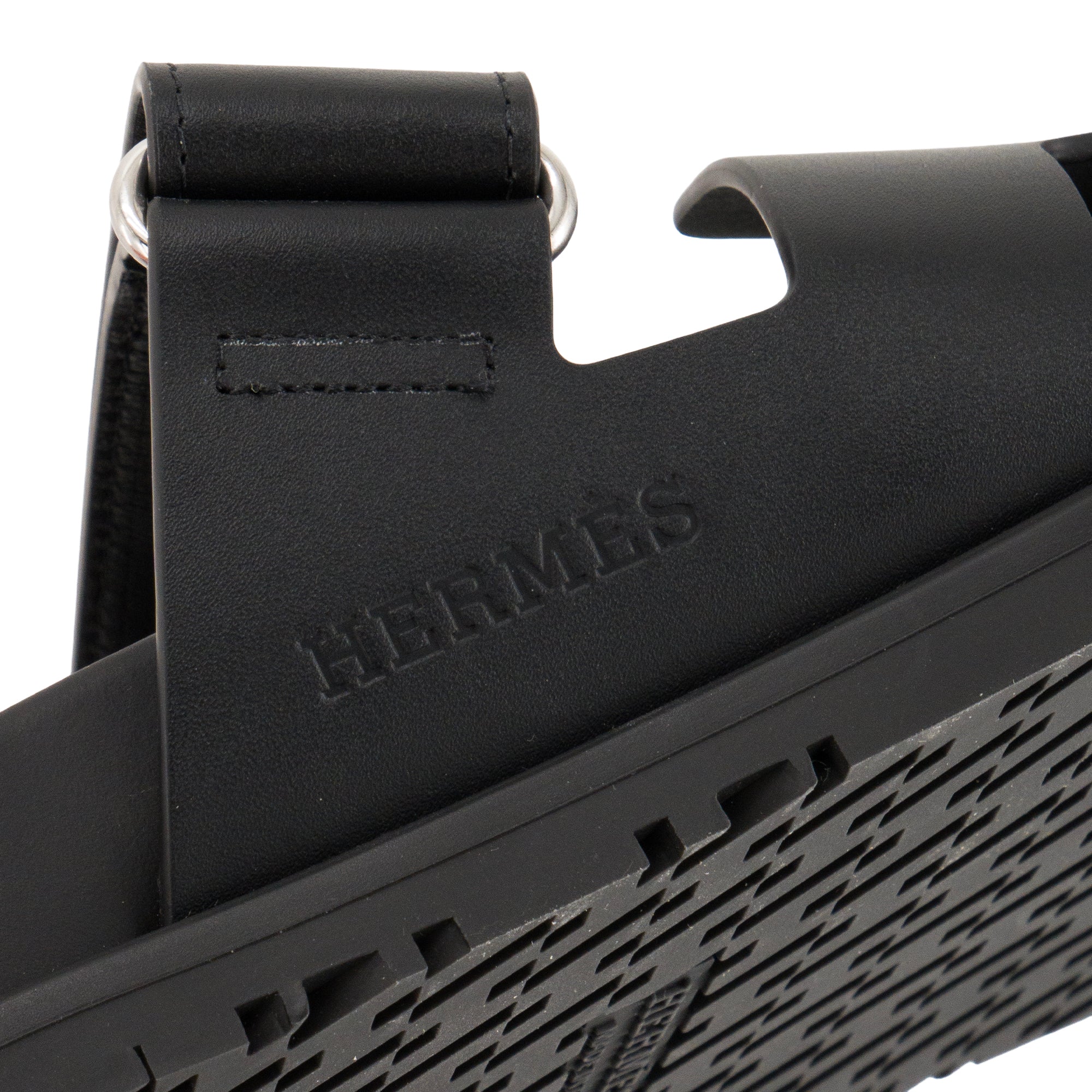 HERMÈS - Sandales Chypre Hermès en cuir lisse noir (T37)
