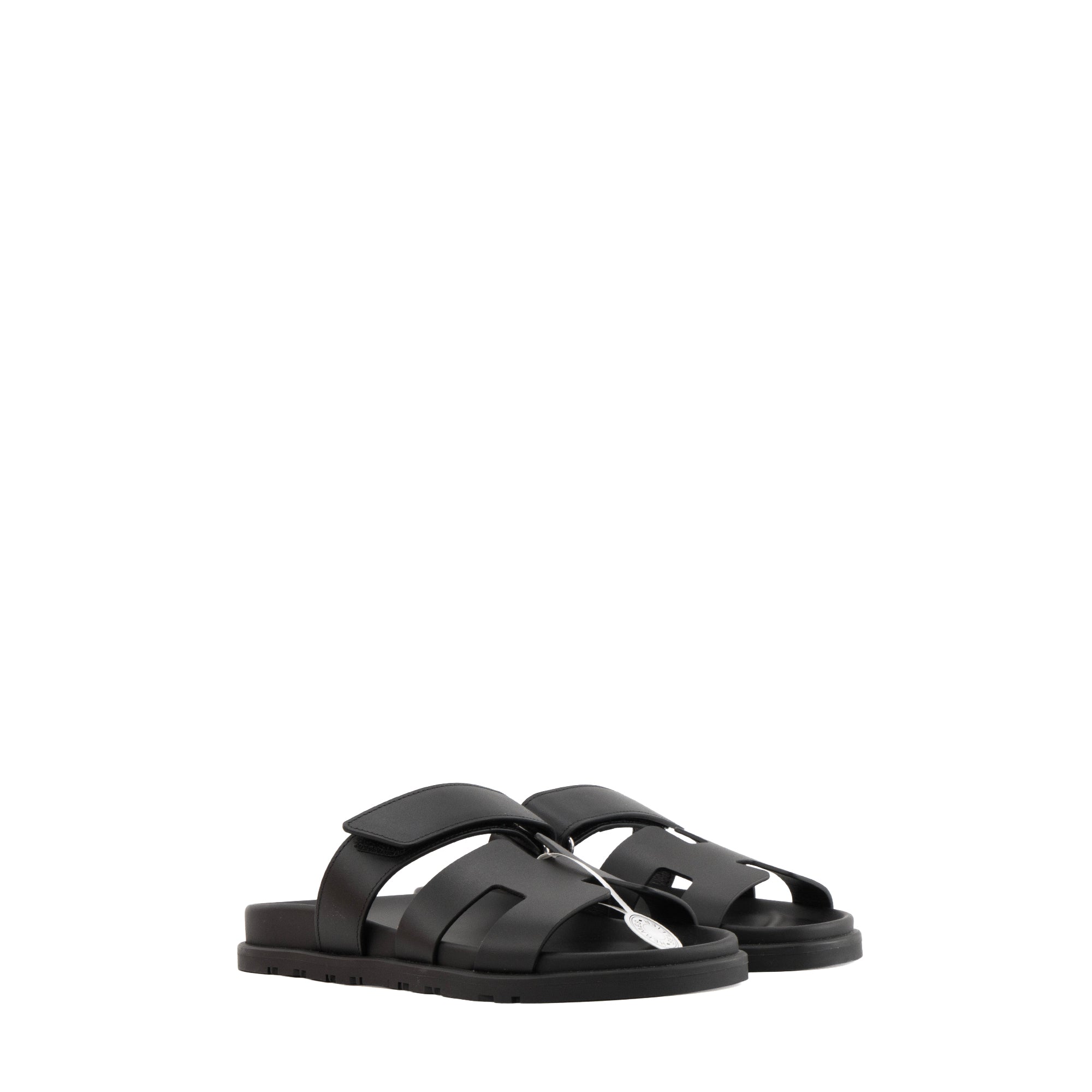 HERMÈS - Sandales Chypre Hermès en cuir lisse noir (T37)