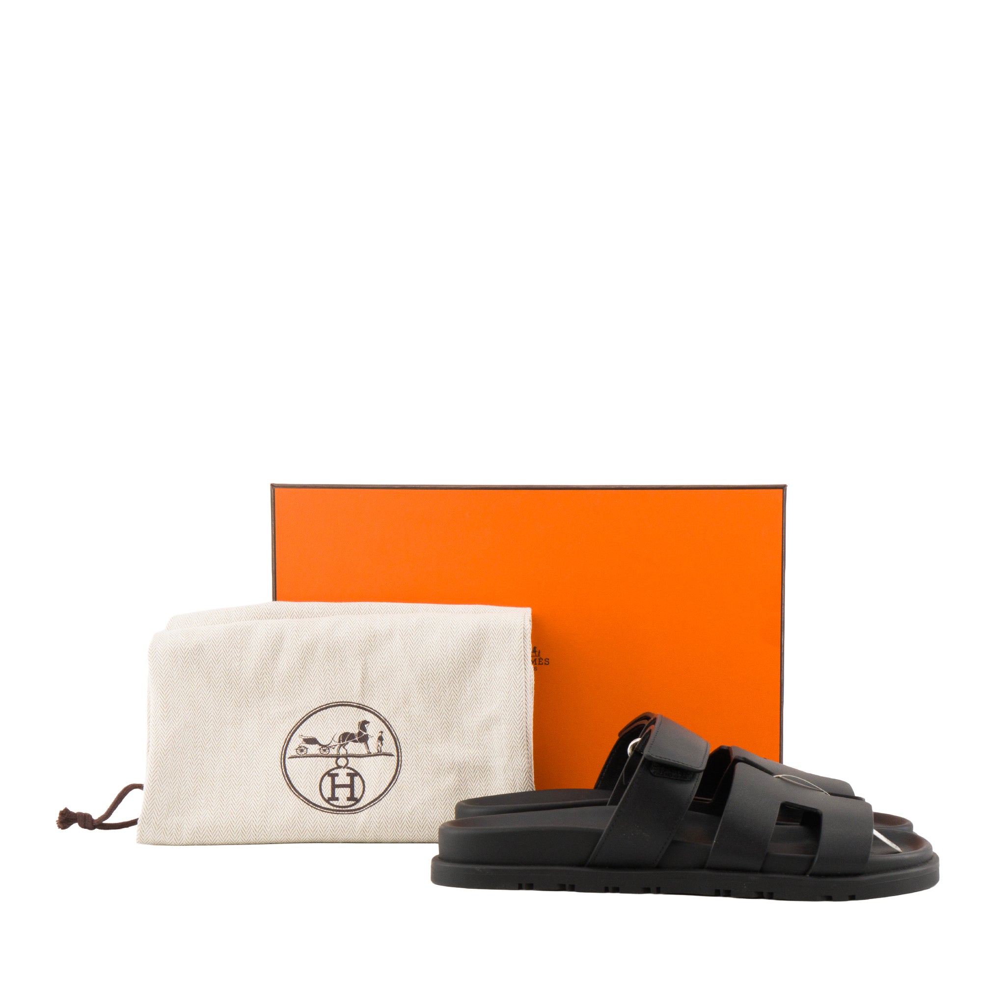 HERMÈS - Sandales Chypre Hermès en cuir lisse noir (T37)