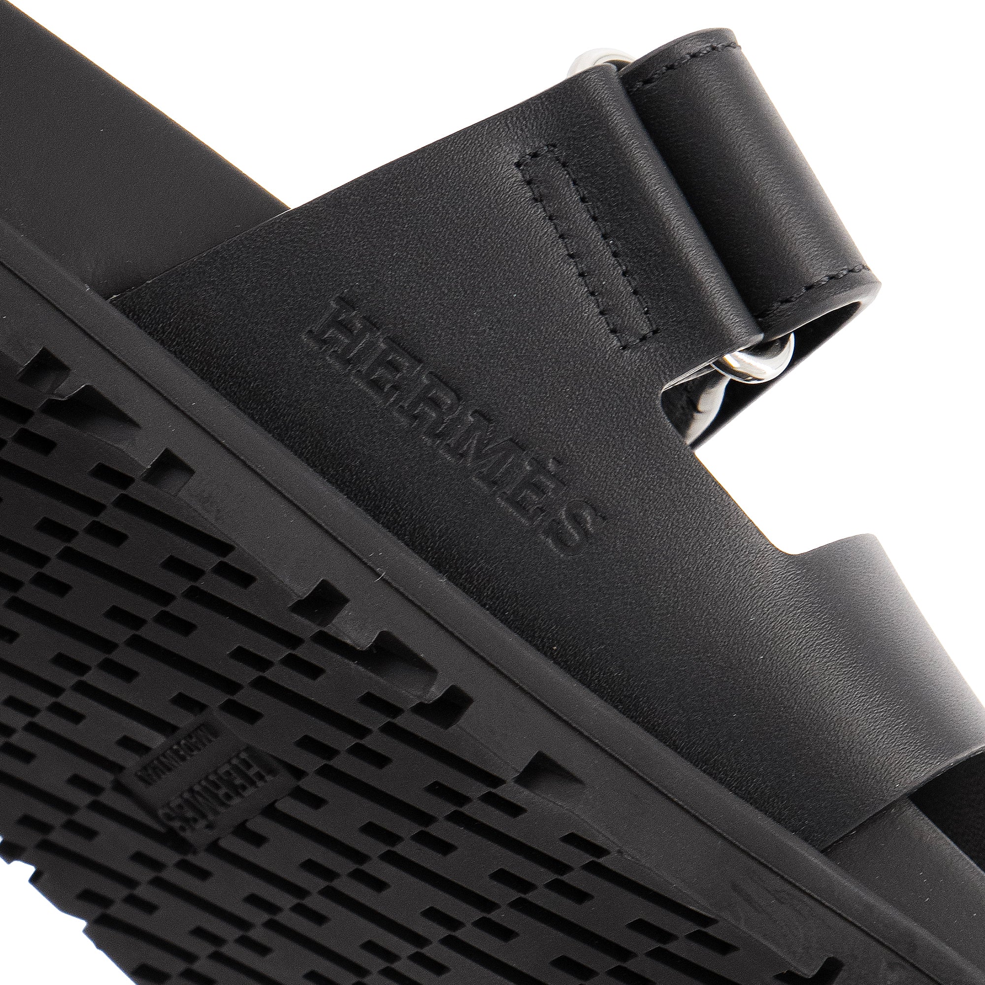 HERMÈS - Sandales Chypre Hermès en cuir noir (T37.5)