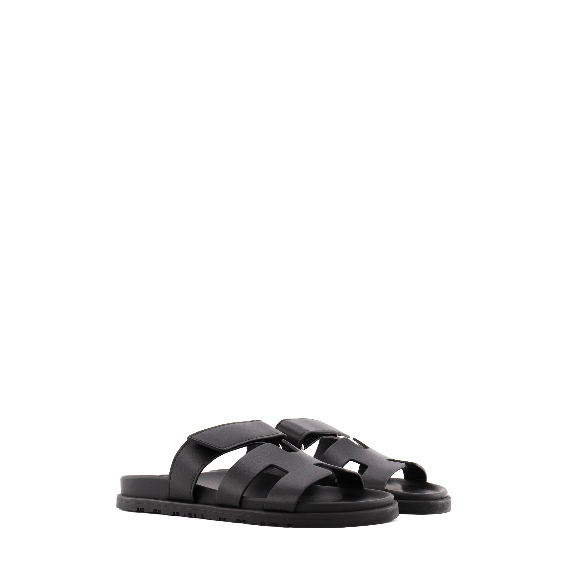 HERMÈS - Sandales Chypre Hermès en cuir noir (T37.5)