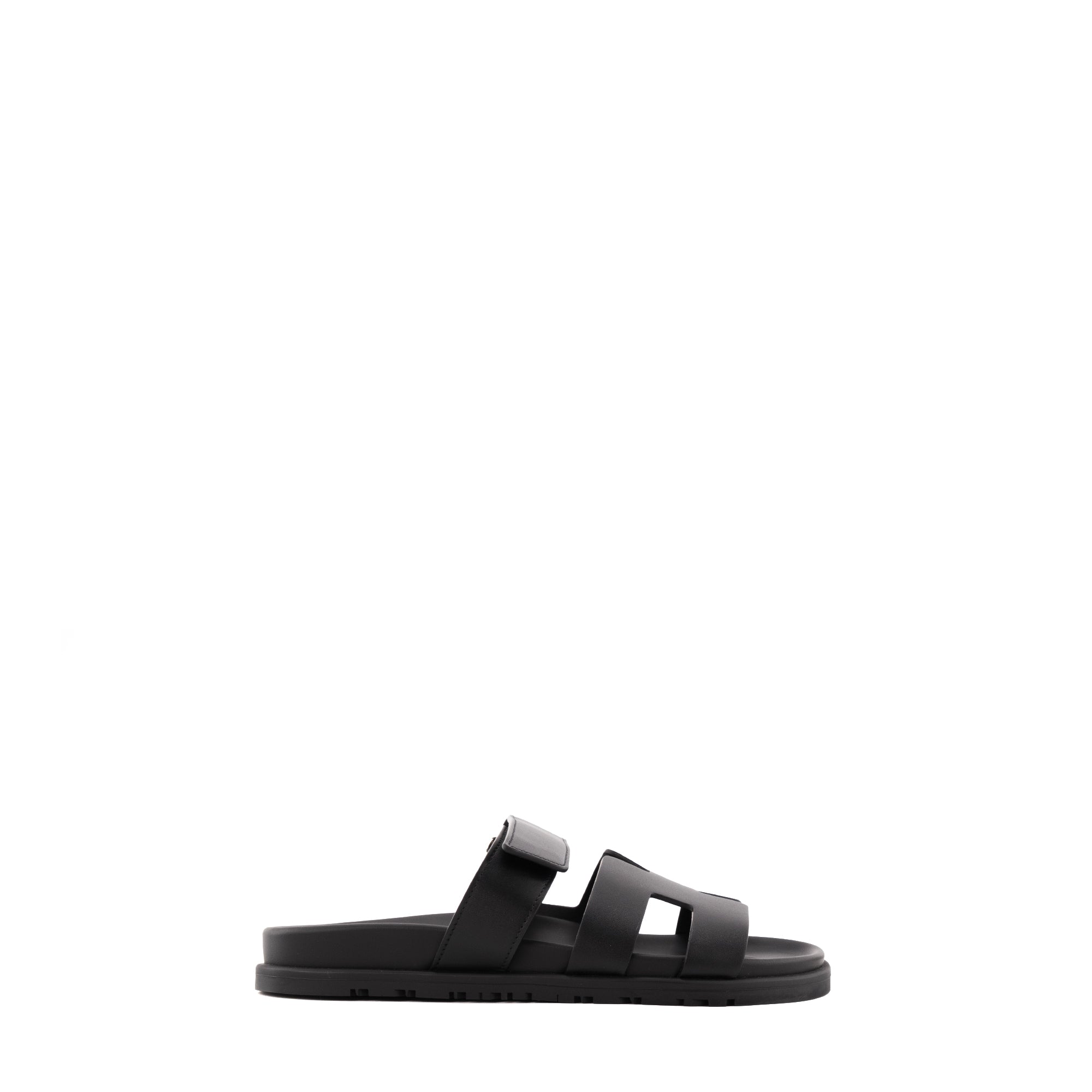 HERMÈS - Sandales Chypre Hermès en cuir noir (T37.5)