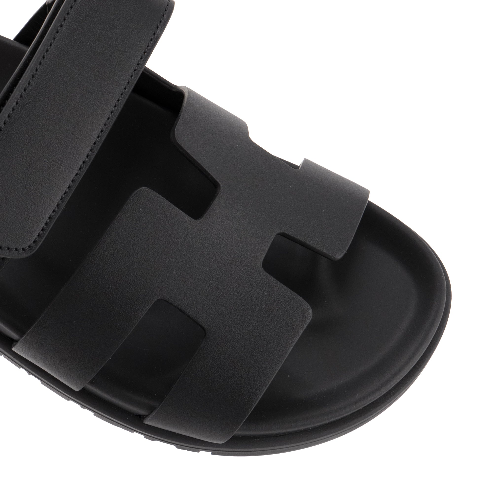 HERMÈS - Sandales Chypre Hermès en cuir noir (T37.5)