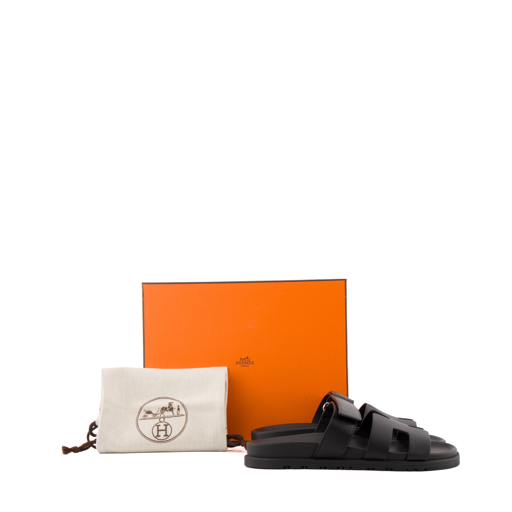 HERMÈS - Sandales Chypre Hermès en cuir noir (T37.5)