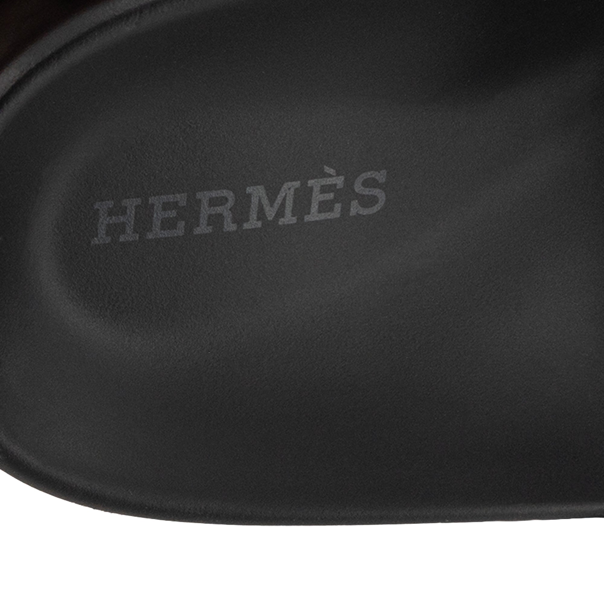 HERMÈS - Sandales Chypre Hermès en daim beige et noir (T38,5)