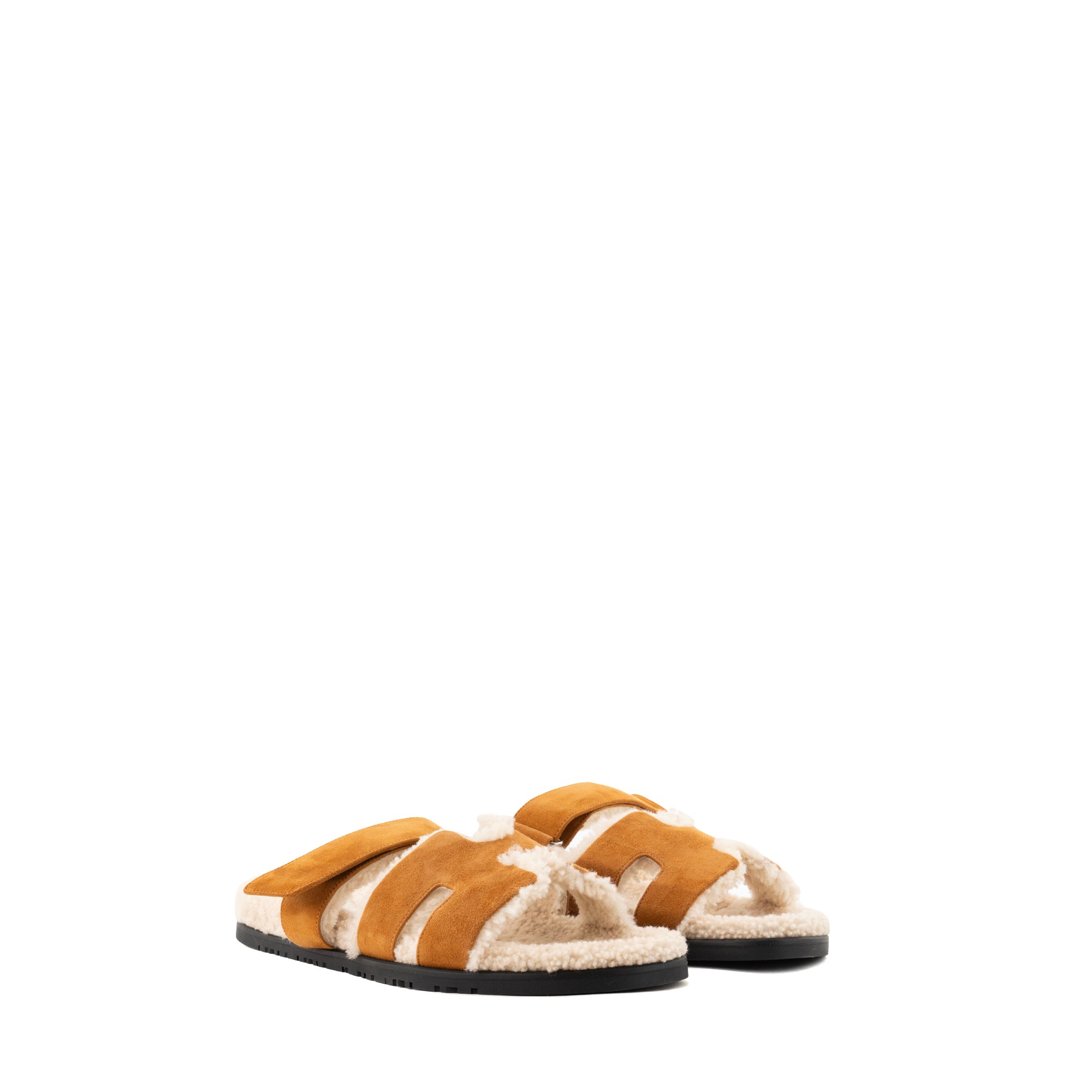 HERMÈS - Sandales Chypre Hermès en velours de chèvre marron et peau lainée beige (T44)