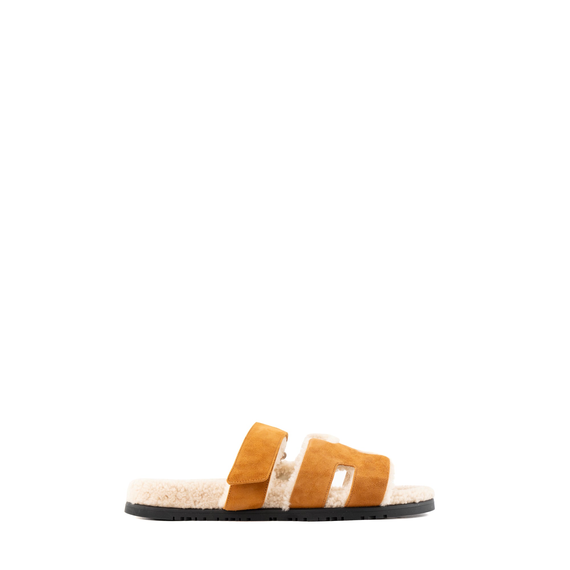 HERMÈS - Sandales Chypre Hermès en velours de chèvre marron et peau lainée beige (T44)