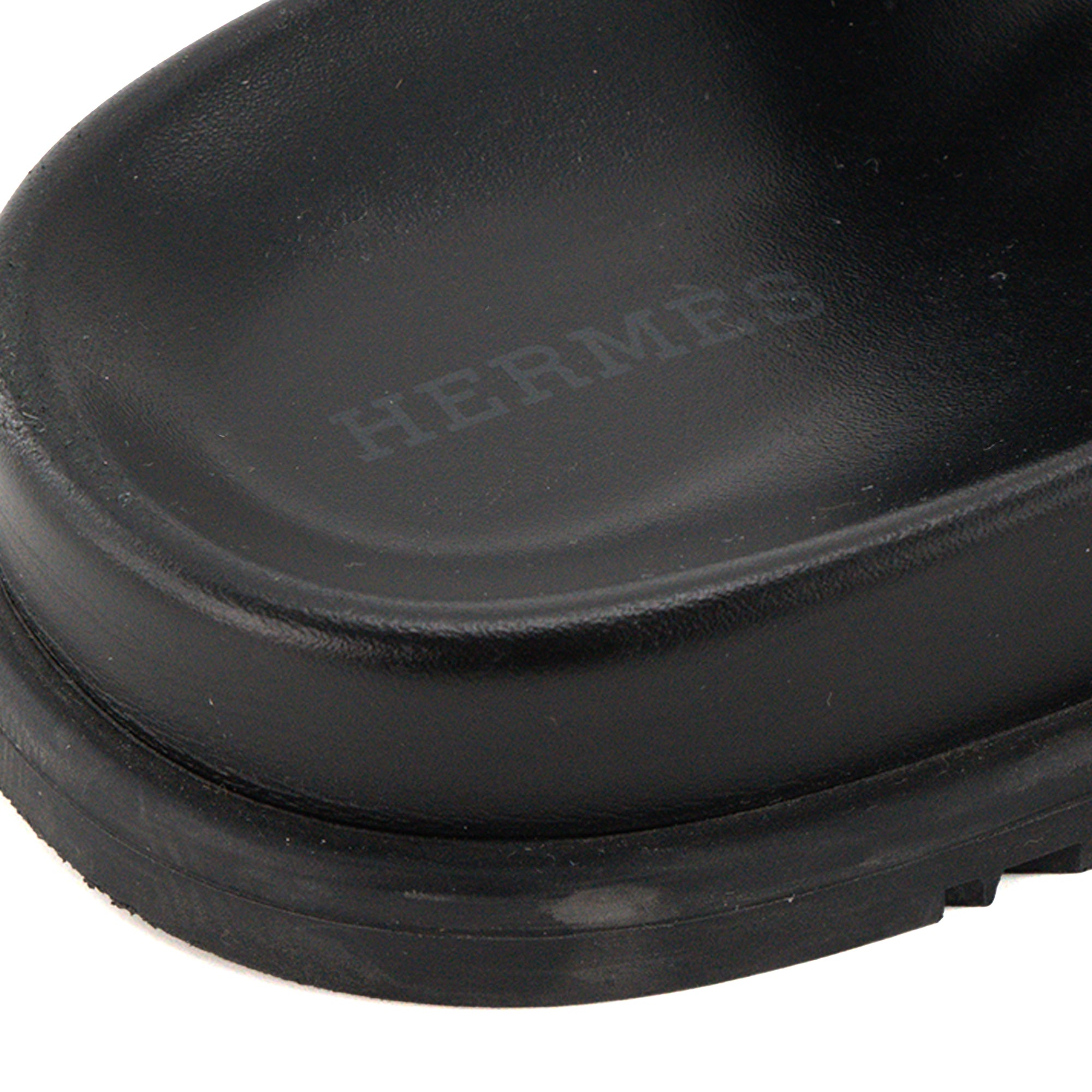 HERMÈS - Sandales Chypre Hermès en cuir lisse noir (T37)
