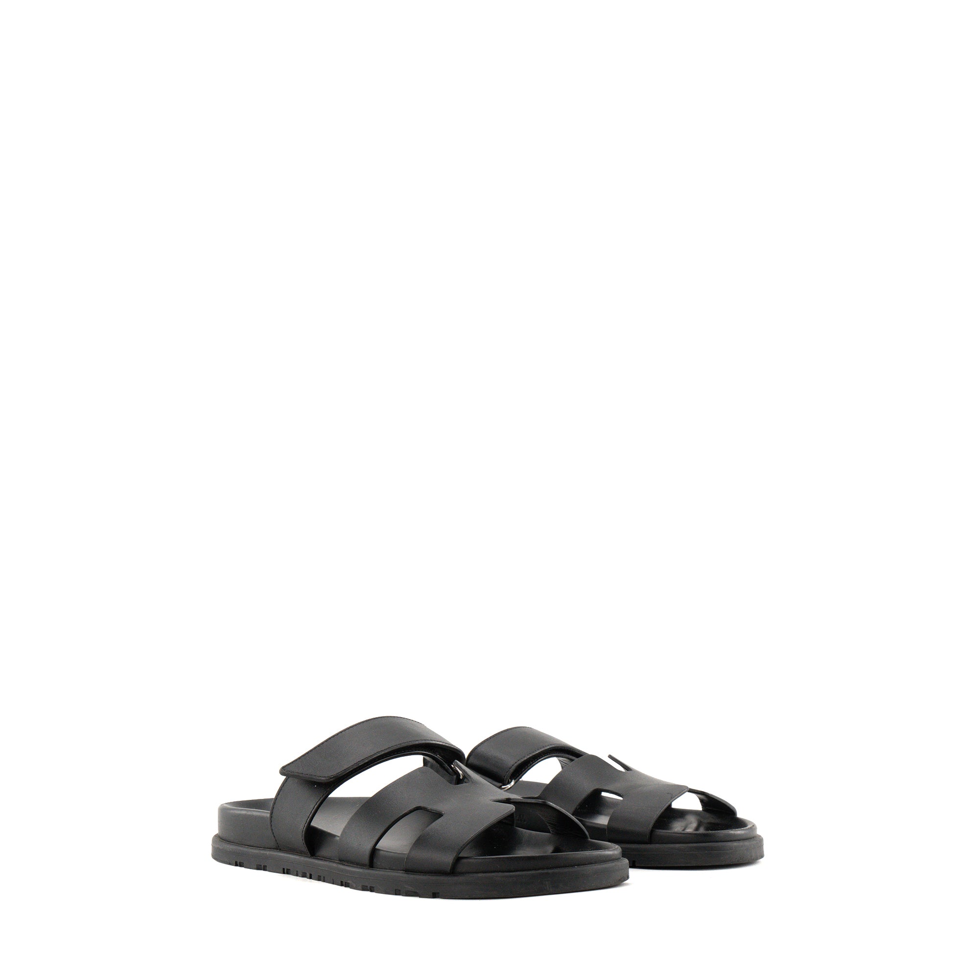 HERMÈS - Sandales Chypre Hermès en cuir lisse noir (T37)