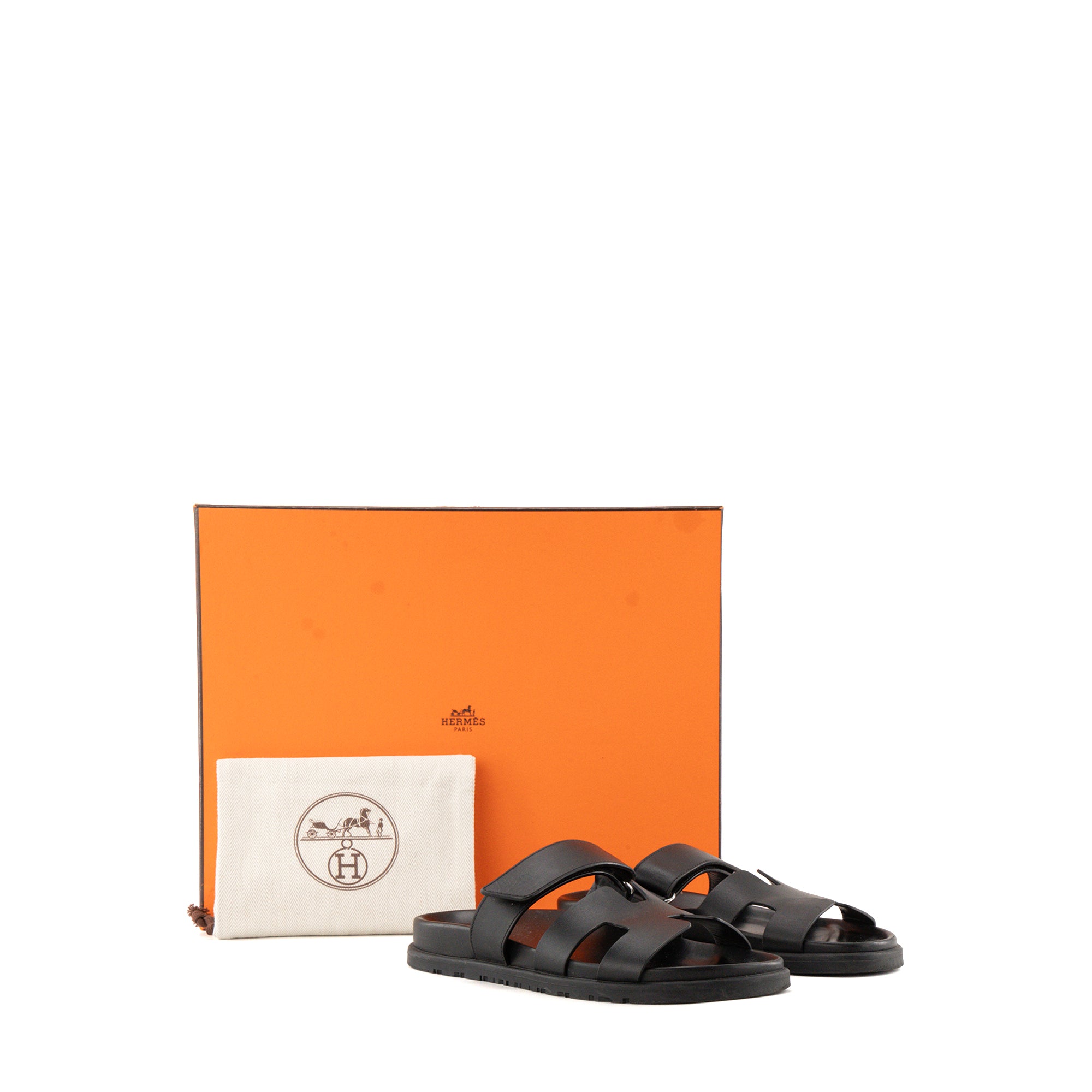 HERMÈS - Sandales Chypre Hermès en cuir lisse noir (T37)