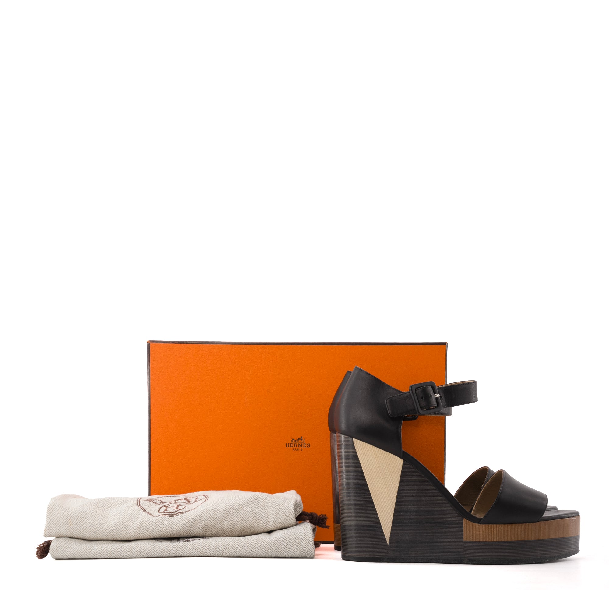 HERMÈS - Sandales compensées Hermès en cuir noir et bois (T38)