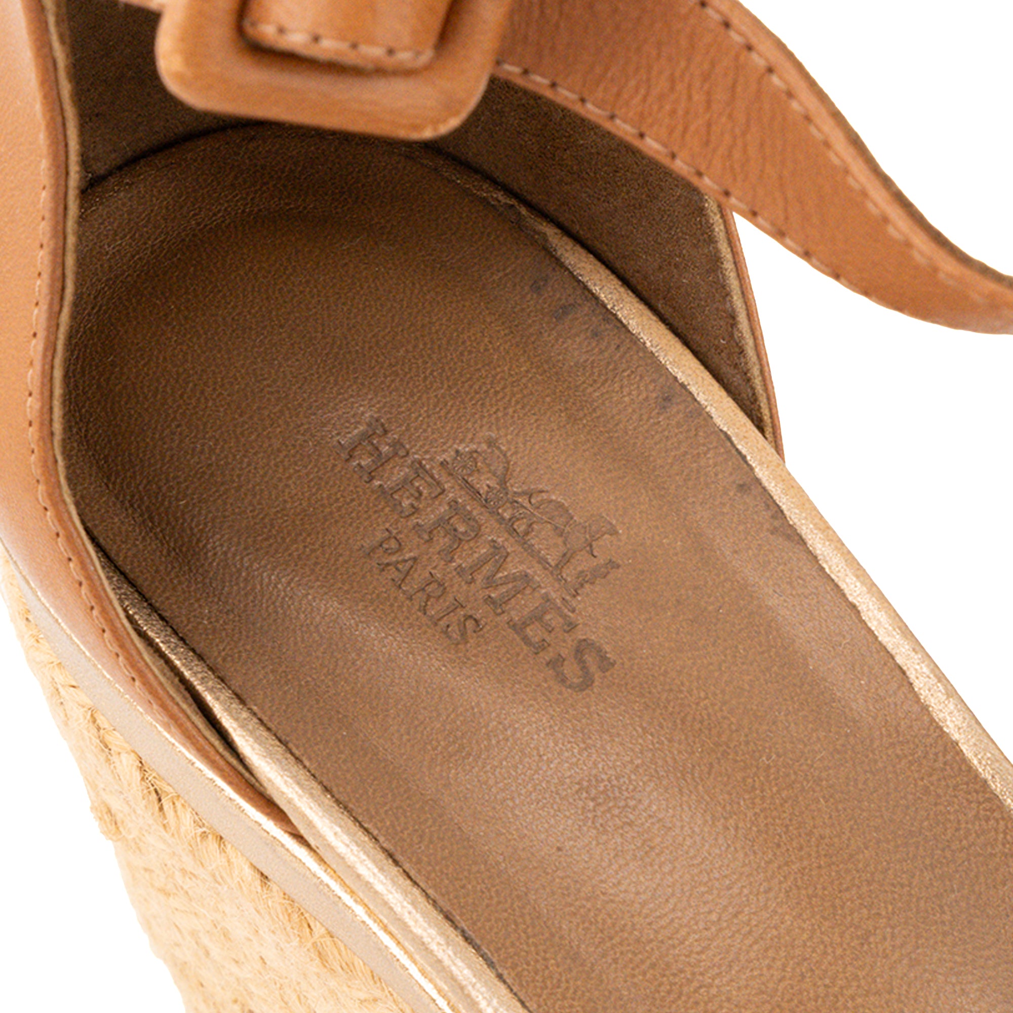 HERMÈS - Sandales Mambo à plateformes Hermès en cuir marron et doré (T37)