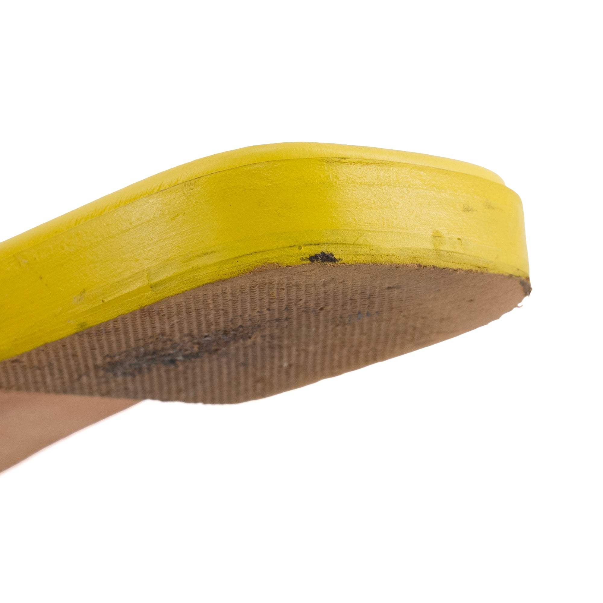 HERMÈS - Sandales Oran Hermès en cuir grainé jaune (T37)