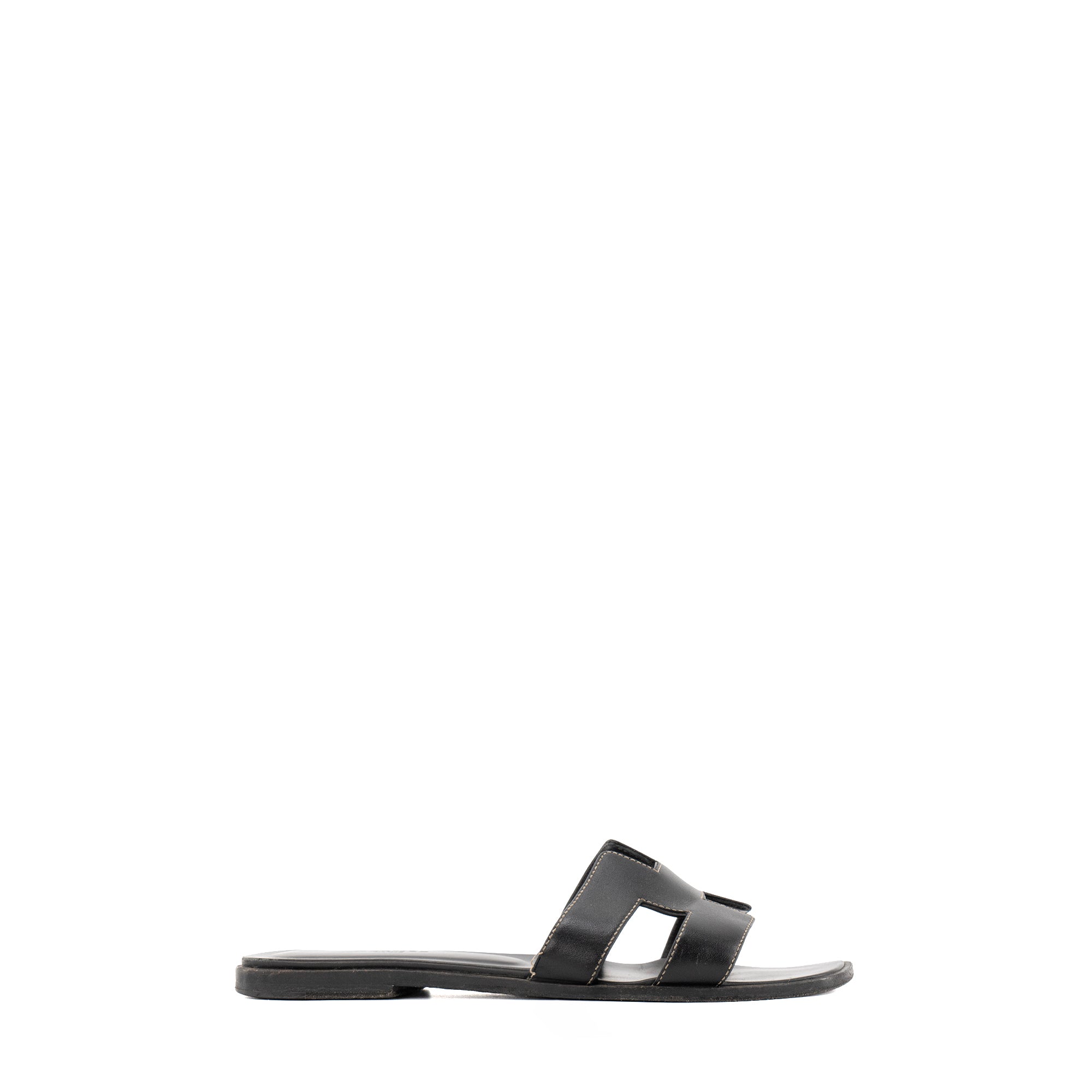 HERMÈS - Sandales Oran Hermès en cuir lisse noir (T37,5)