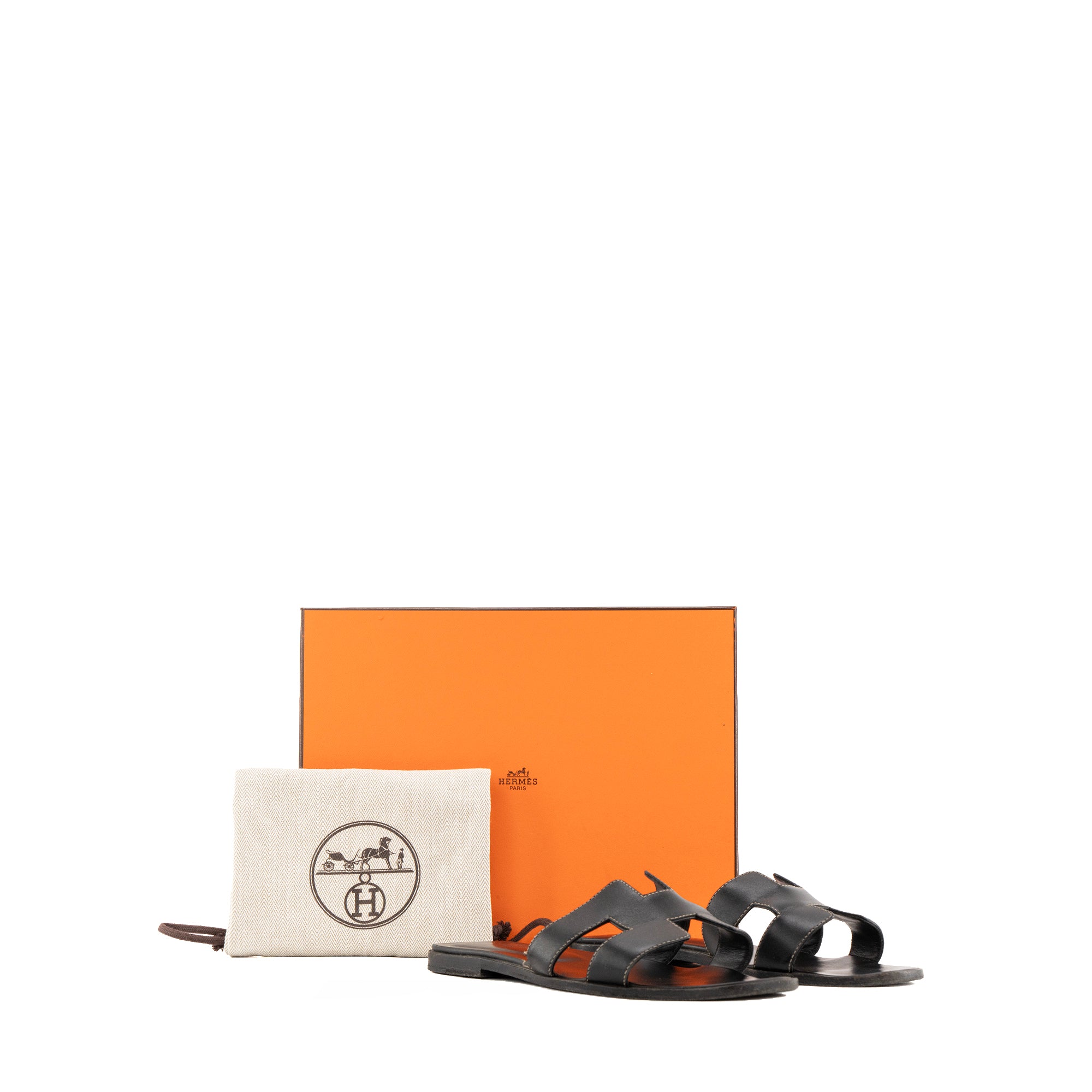 HERMÈS - Sandales Oran Hermès en cuir lisse noir (T37,5)