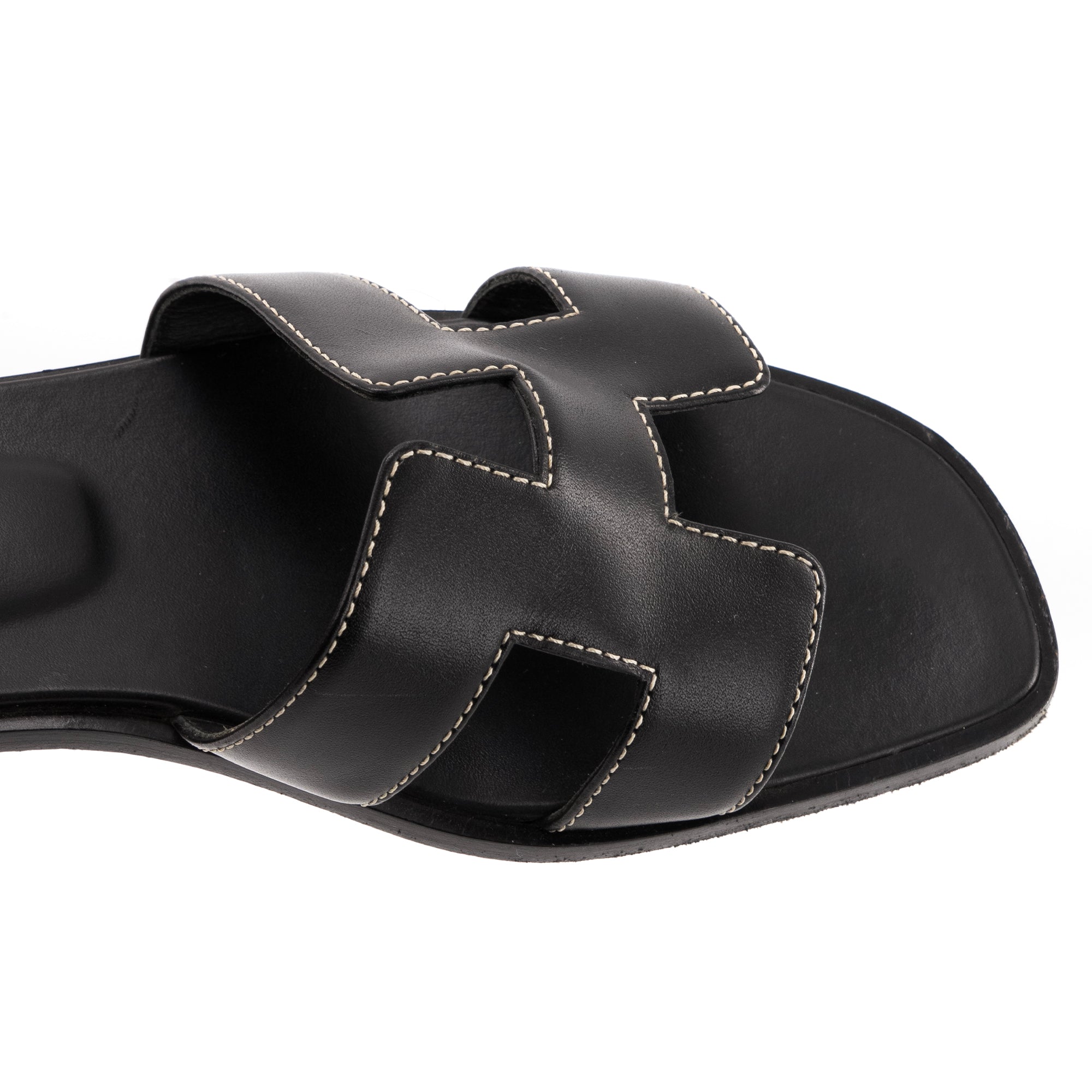 HERMÈS - Sandales Oran Hermès en cuir noir (T38)