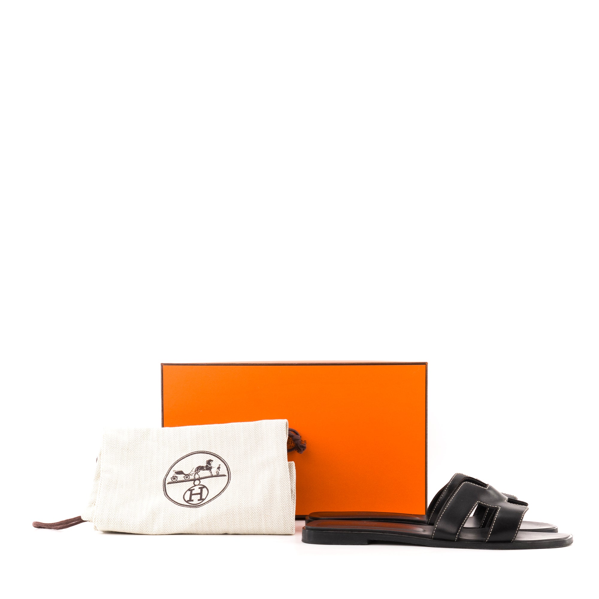 HERMÈS - Sandales Oran Hermès en cuir noir (T38)