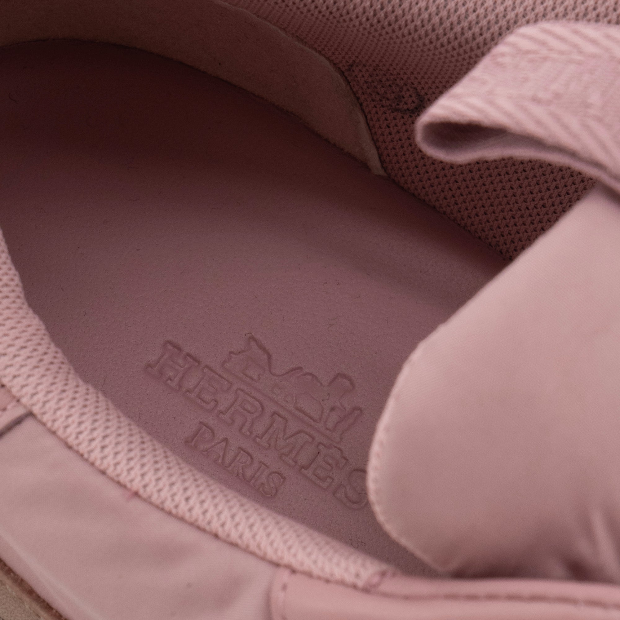 HERMÈS - Sneakers Gramme Hermès en toile et cuir taupe (T39)