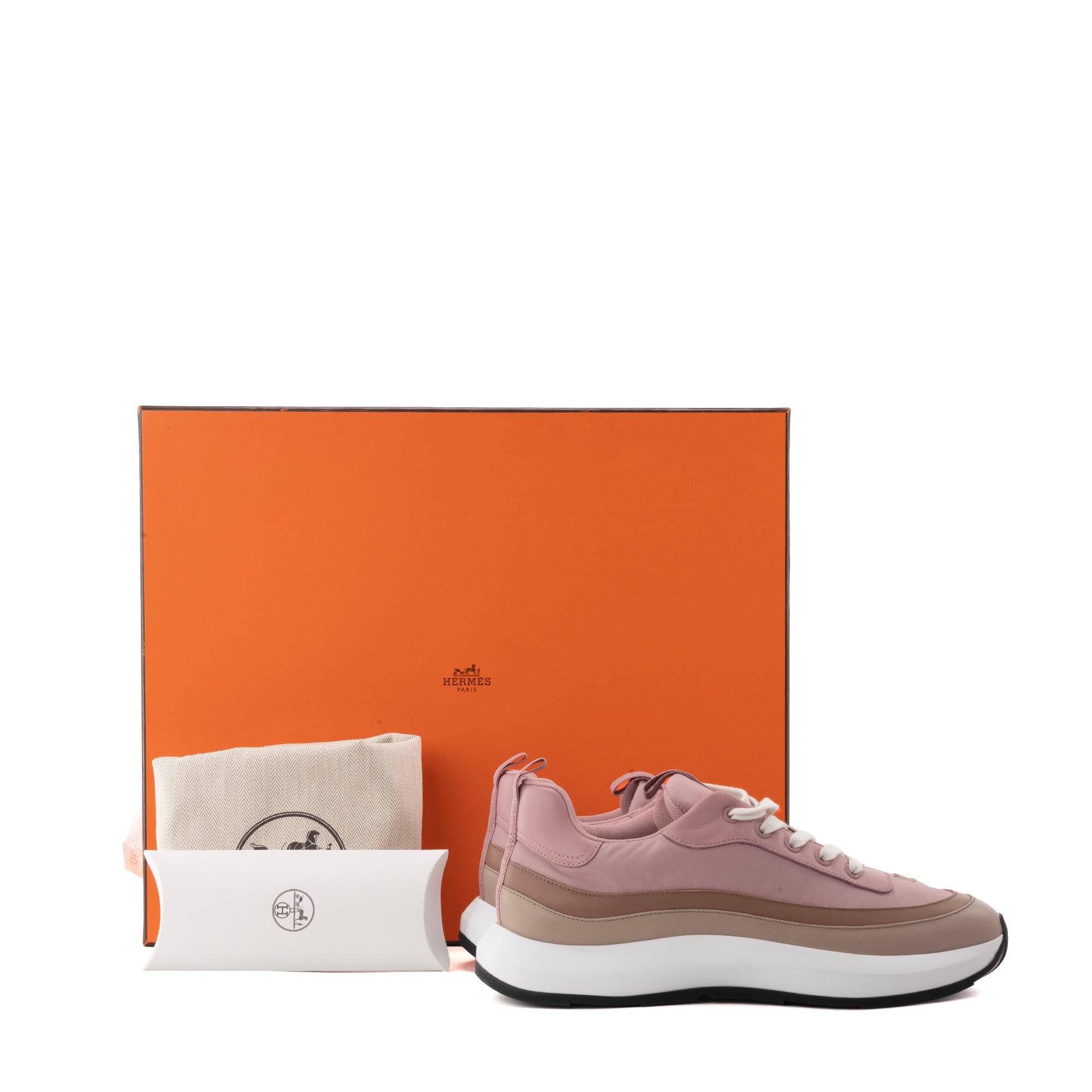 HERMÈS - Sneakers Gramme Hermès en toile et cuir taupe (T39)