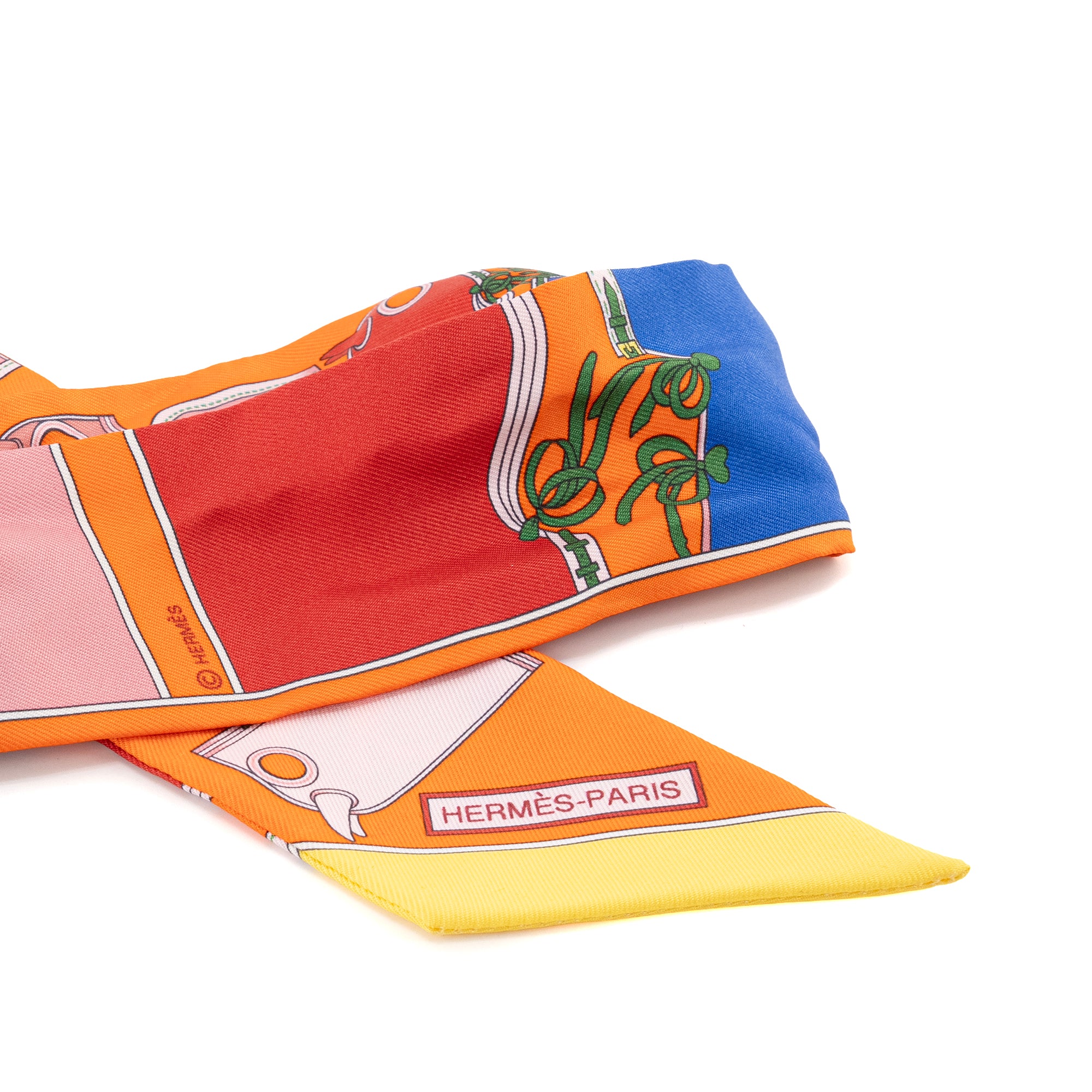 HERMÈS - Twilly Camails Hermès en soie multicolore