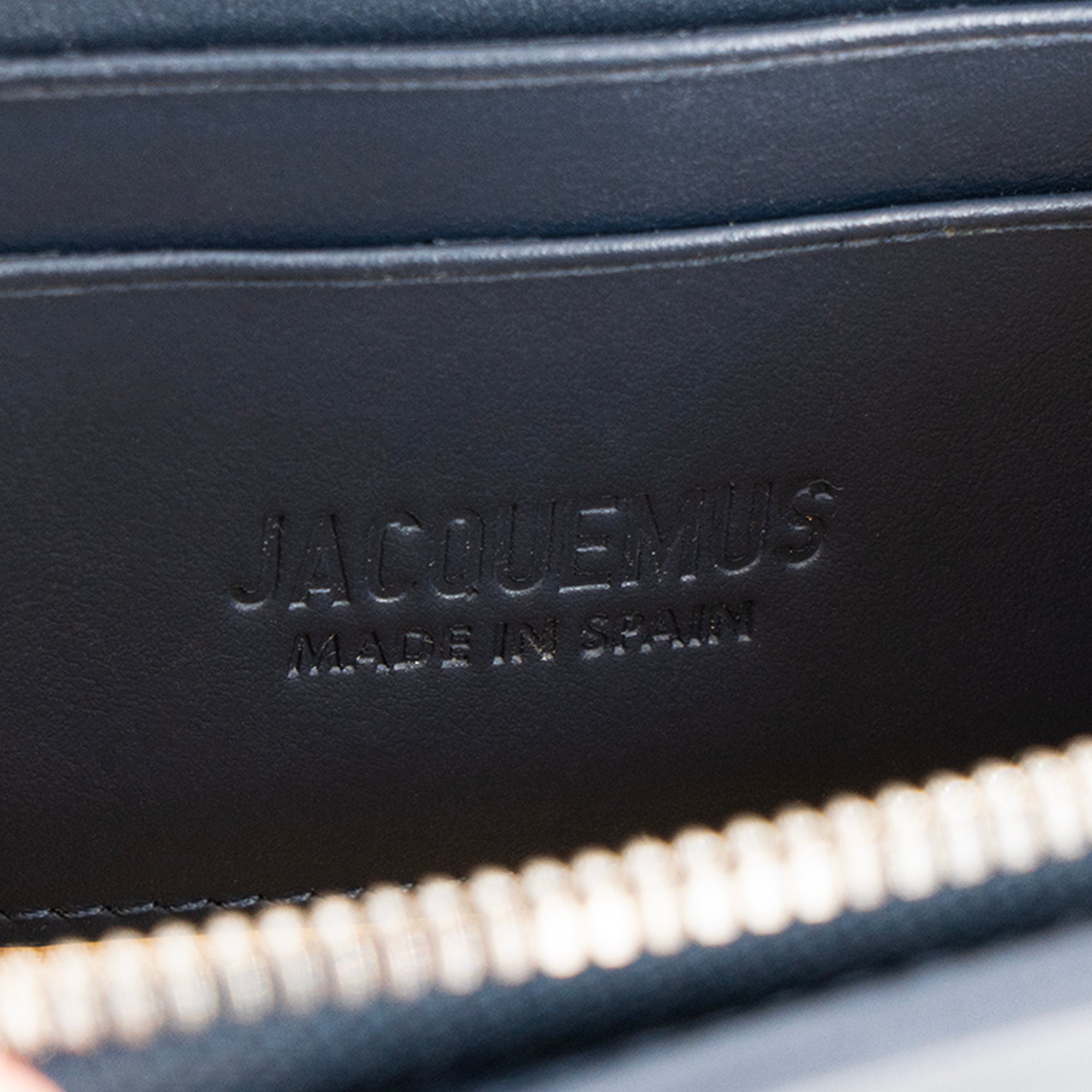 JACQUEMUS - Portefeuille à bandoulière Jacquemus en cuir lisse bleu marine