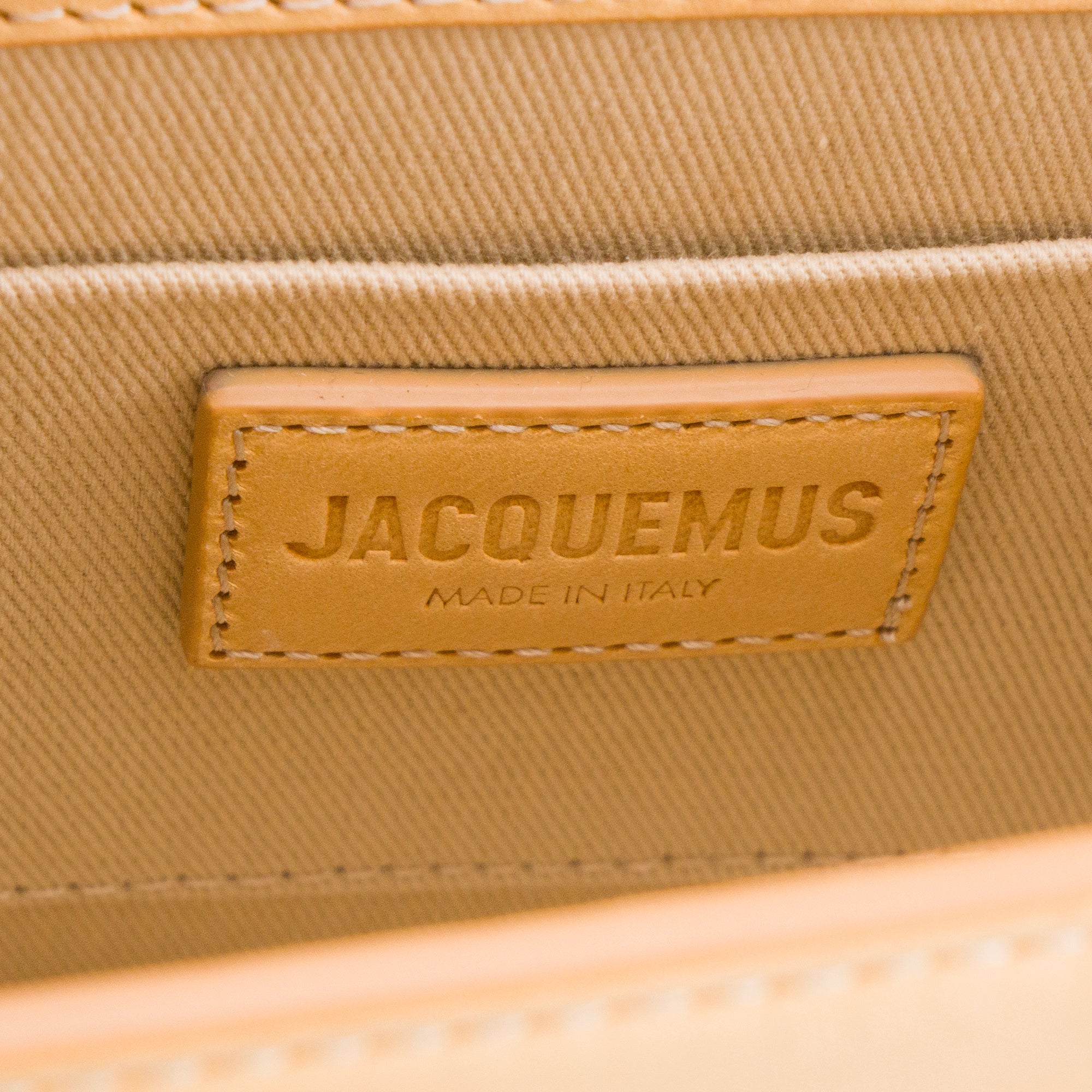JACQUEMUS - Sac à bandoulière Le Chiquito Moyen Jacquemus en cuir lisse jaune