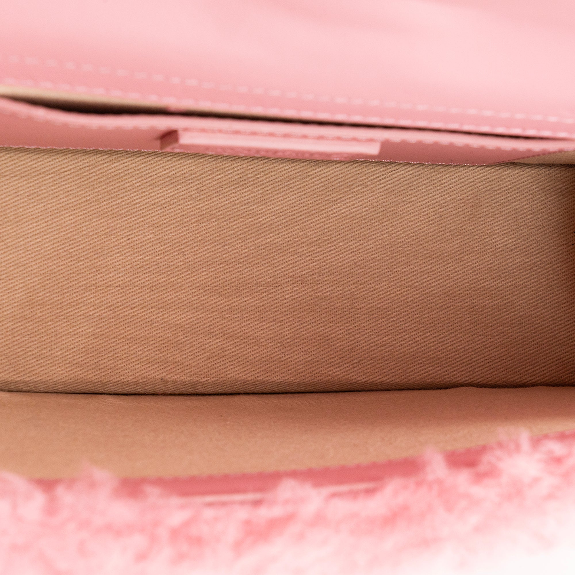 JACQUEMUS - Sac à bandoulière Le Bambino Jacquemus en fourrure et cuir rose