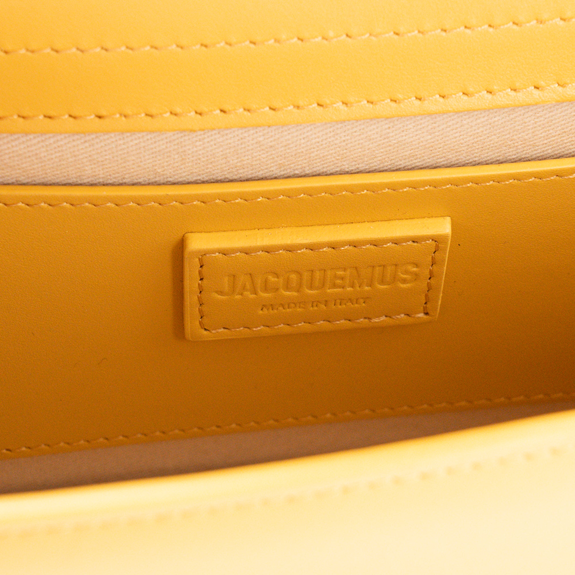 JACQUEMUS - Sac à bandoulière Le Grand Bambino Jacquemus en cuir lisse jaune
