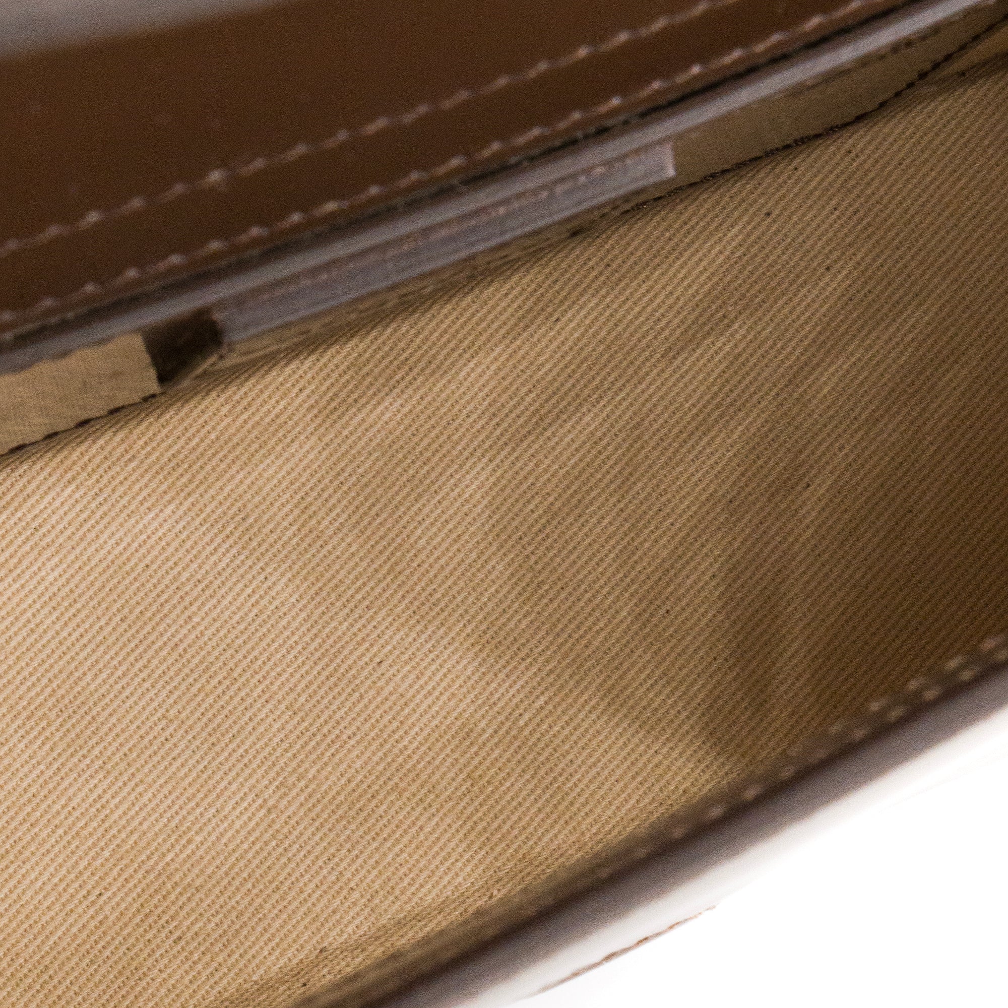 JACQUEMUS - Sac à bandoulière le Grand Bambino Jacquemus en cuir verni marron
