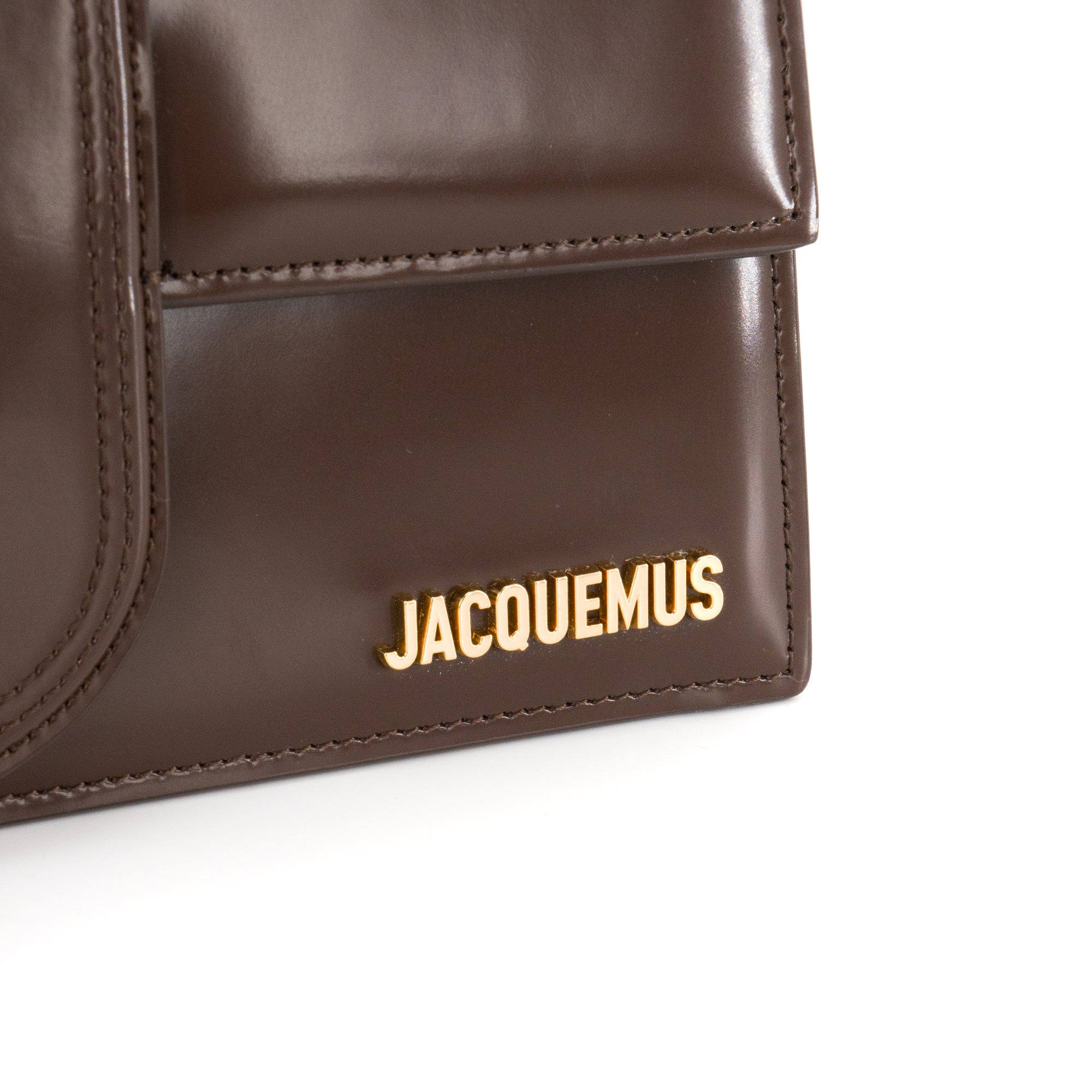 JACQUEMUS - Sac à bandoulière le Grand Bambino Jacquemus en cuir verni marron