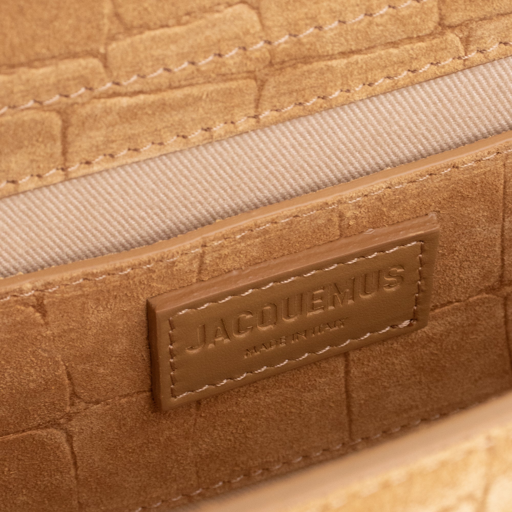 JACQUEMUS - Sac à bandoulière Le Grand Bambino Jacquemus en daim embossé croco marron