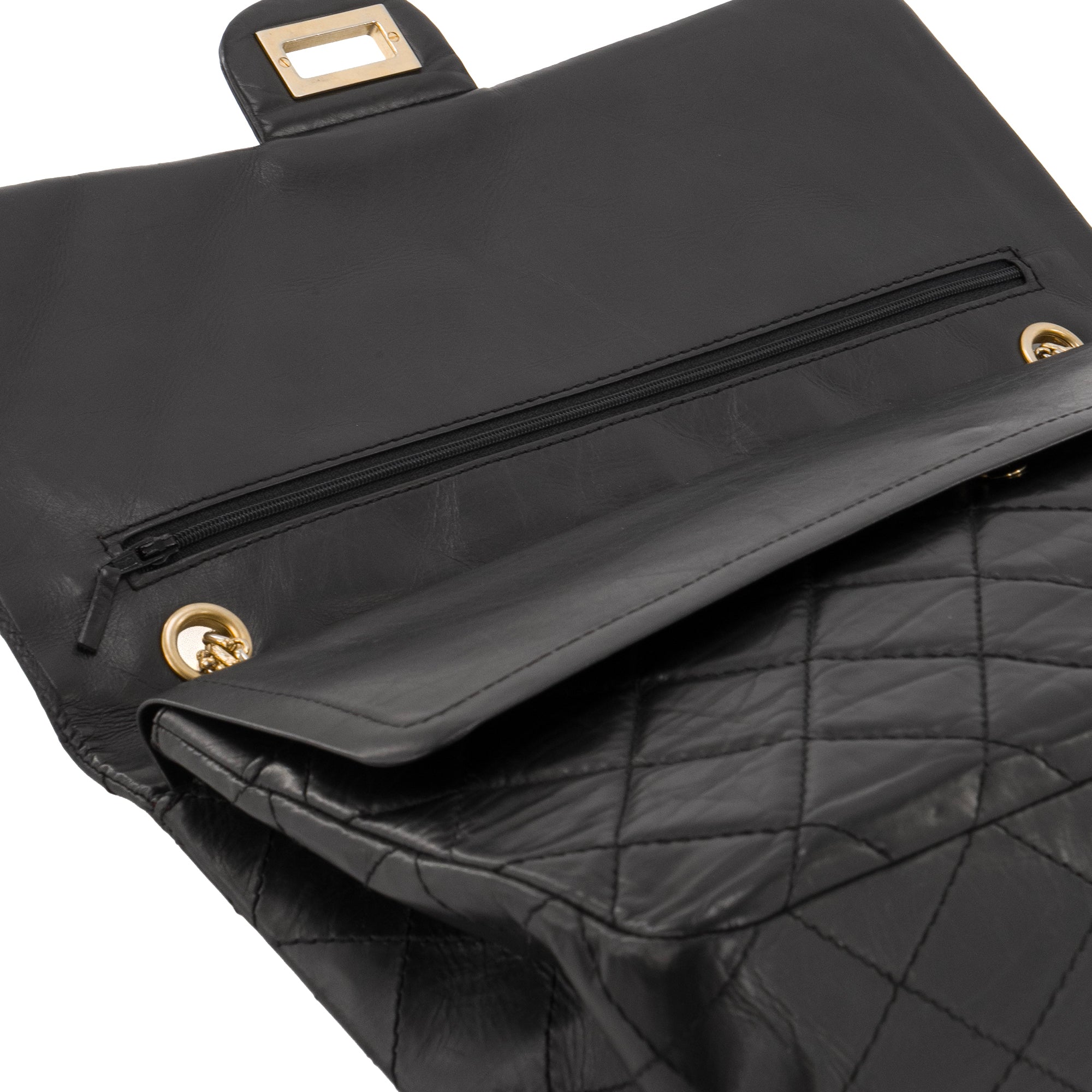 CHANEL - Sac à bandoulière 2.55 Maxi Jumbo Chanel en cuir froissé noir