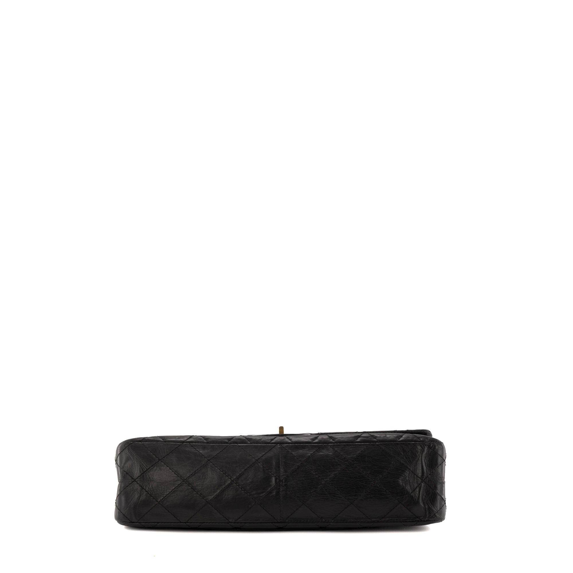 CHANEL - Sac à bandoulière 2.55 Maxi Jumbo Chanel en cuir froissé noir